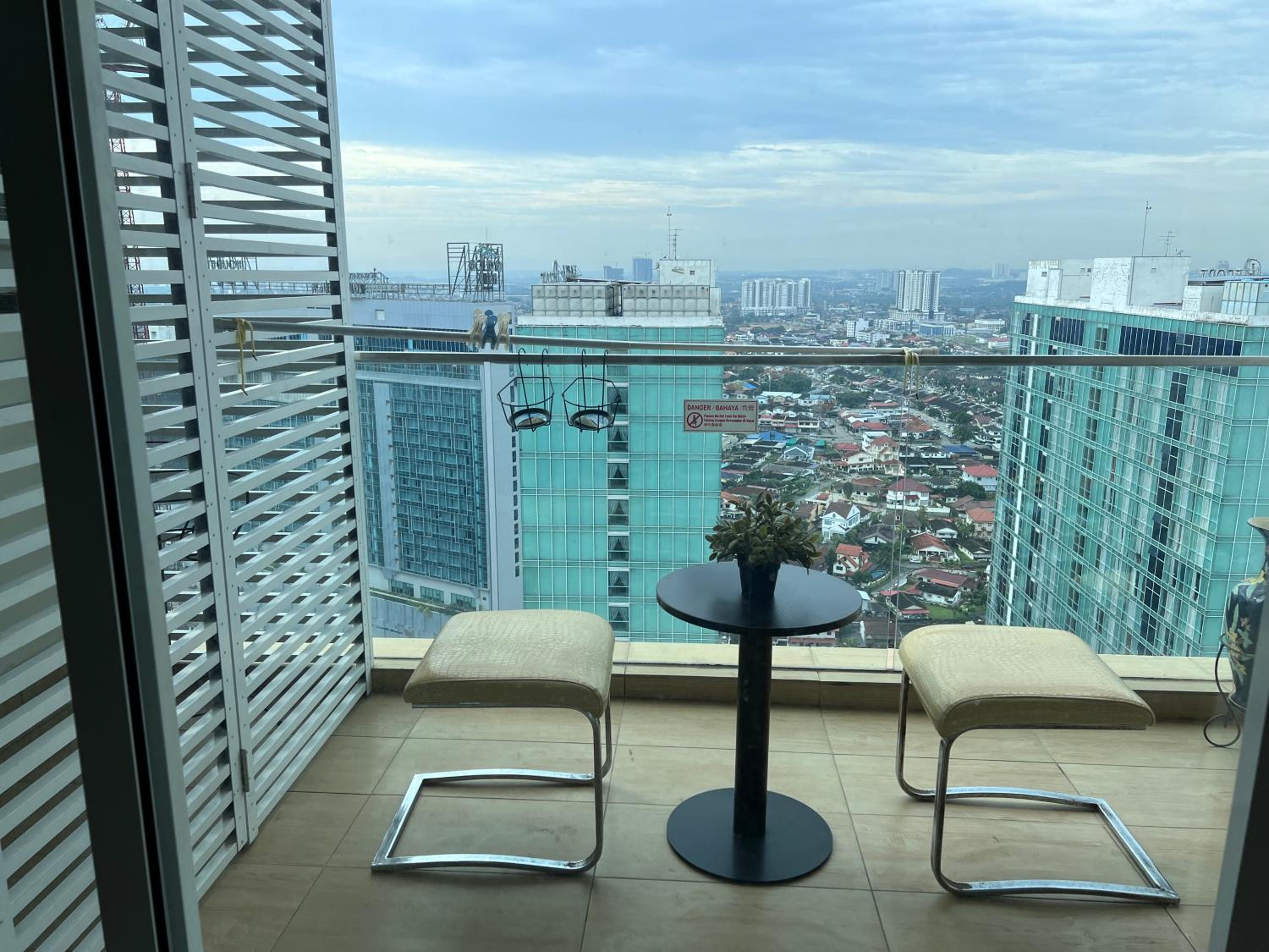 Holiday Home in JB , 2 Bdrm 2 Bthrm Wifi 4 pax