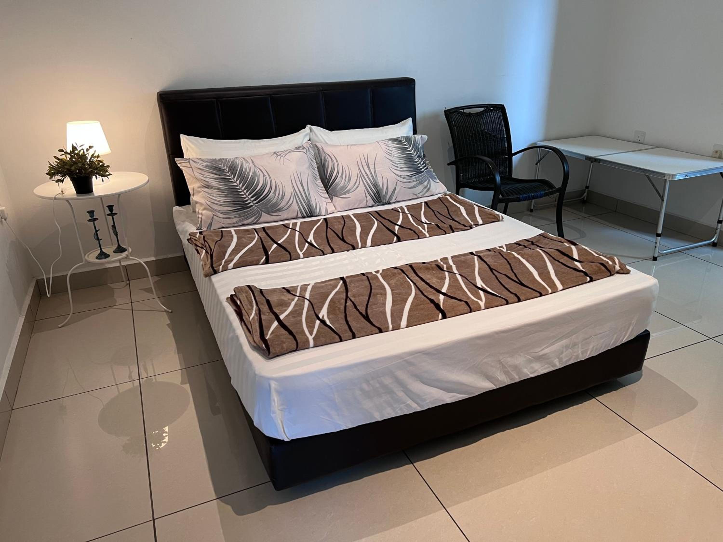 Holiday Home in JB , 2 Bdrm 2 Bthrm Wifi 4 pax