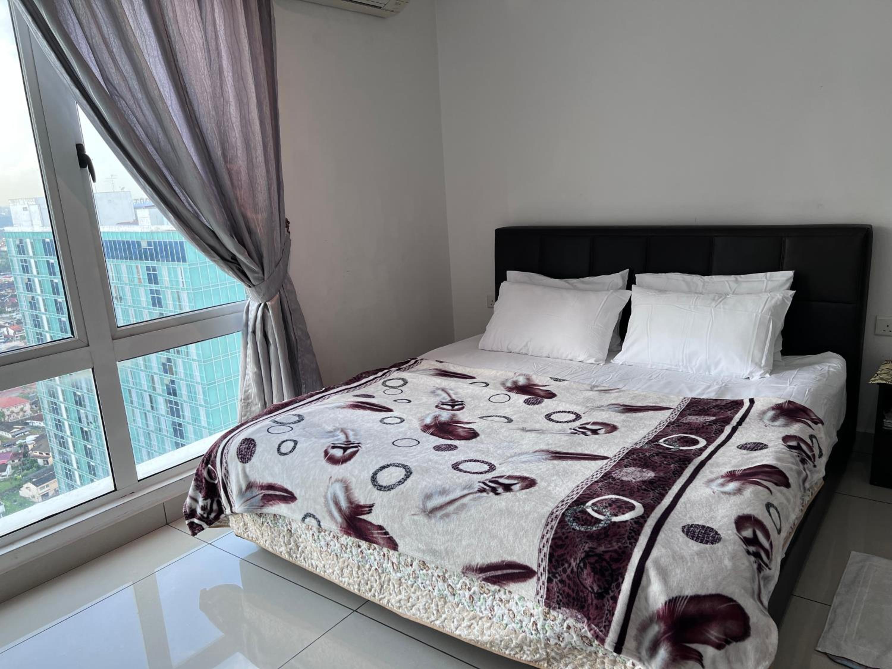 Holiday Home in JB , 2 Bdrm 2 Bthrm Wifi 4 pax