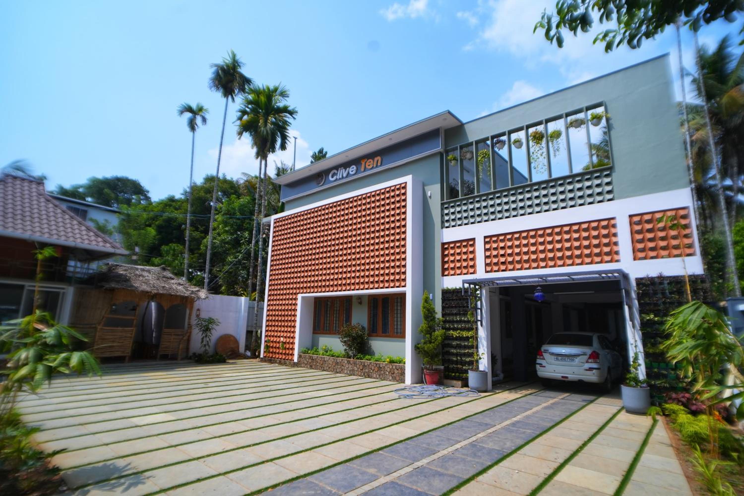 Clive Ten Resorts Athirappilly,10 minutes drive from Athirappilly waterfall