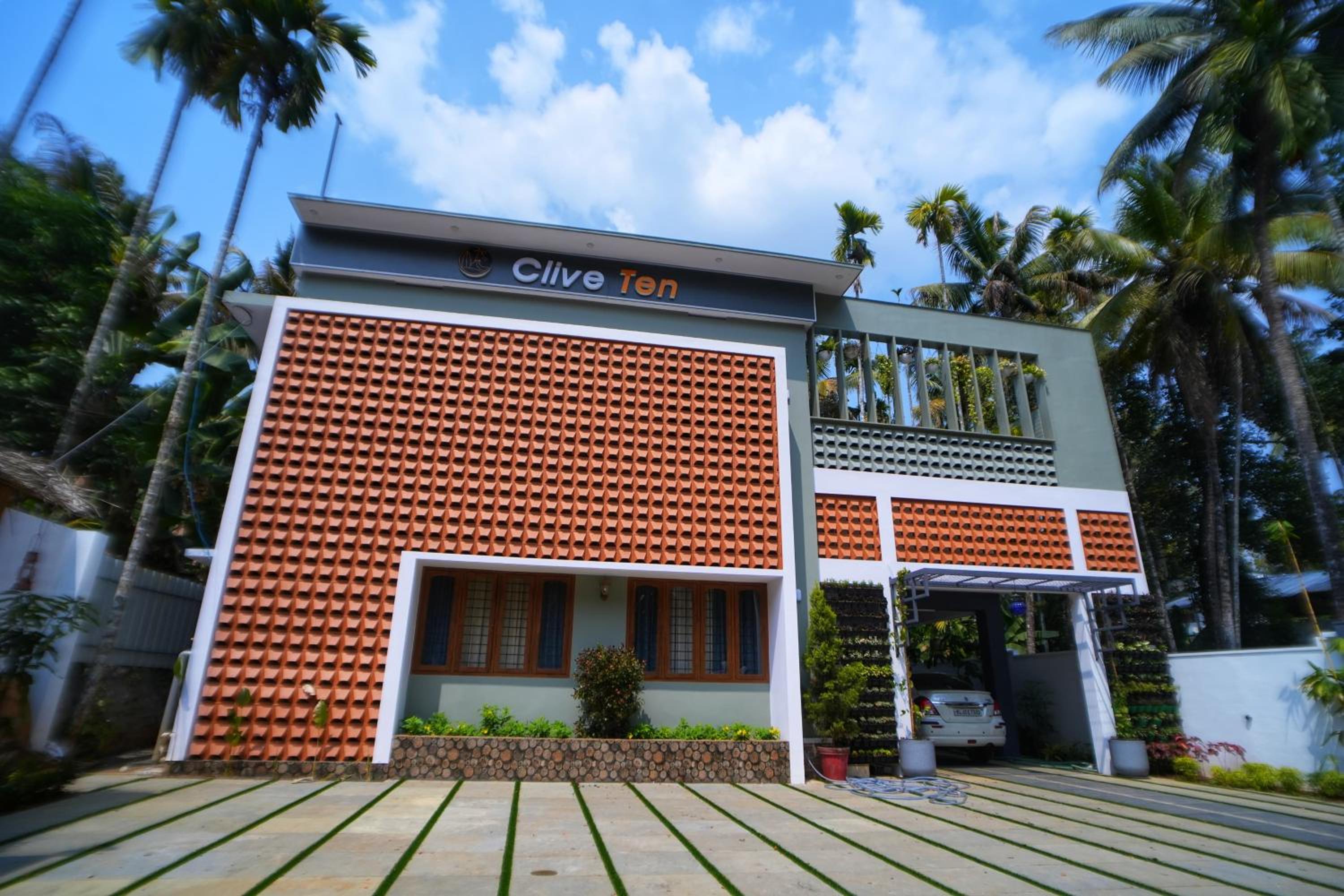 Clive Ten Resorts Athirappilly,10 minutes drive from Athirappilly waterfall