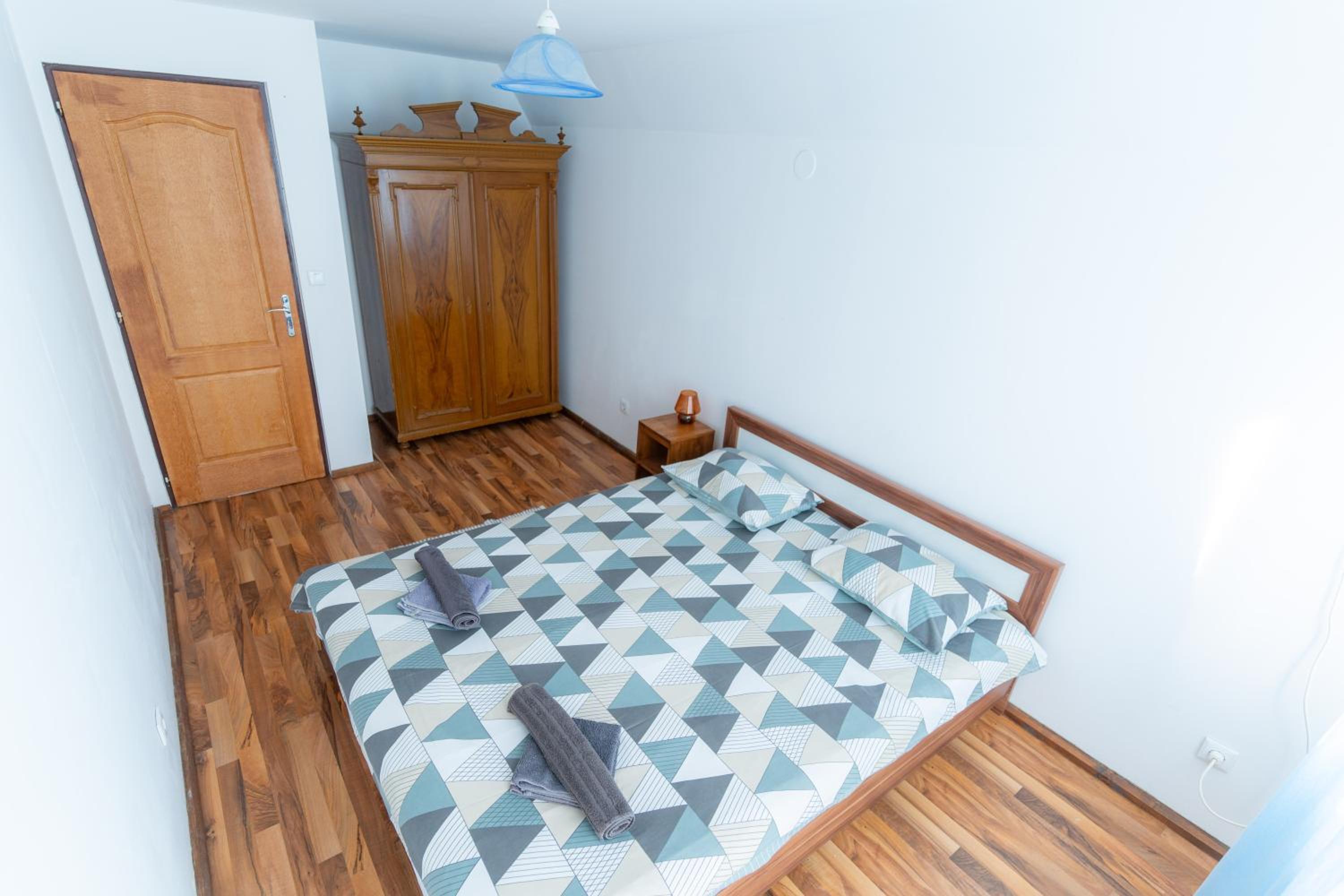 House Yvonne Camping Ananas Cisnadioara