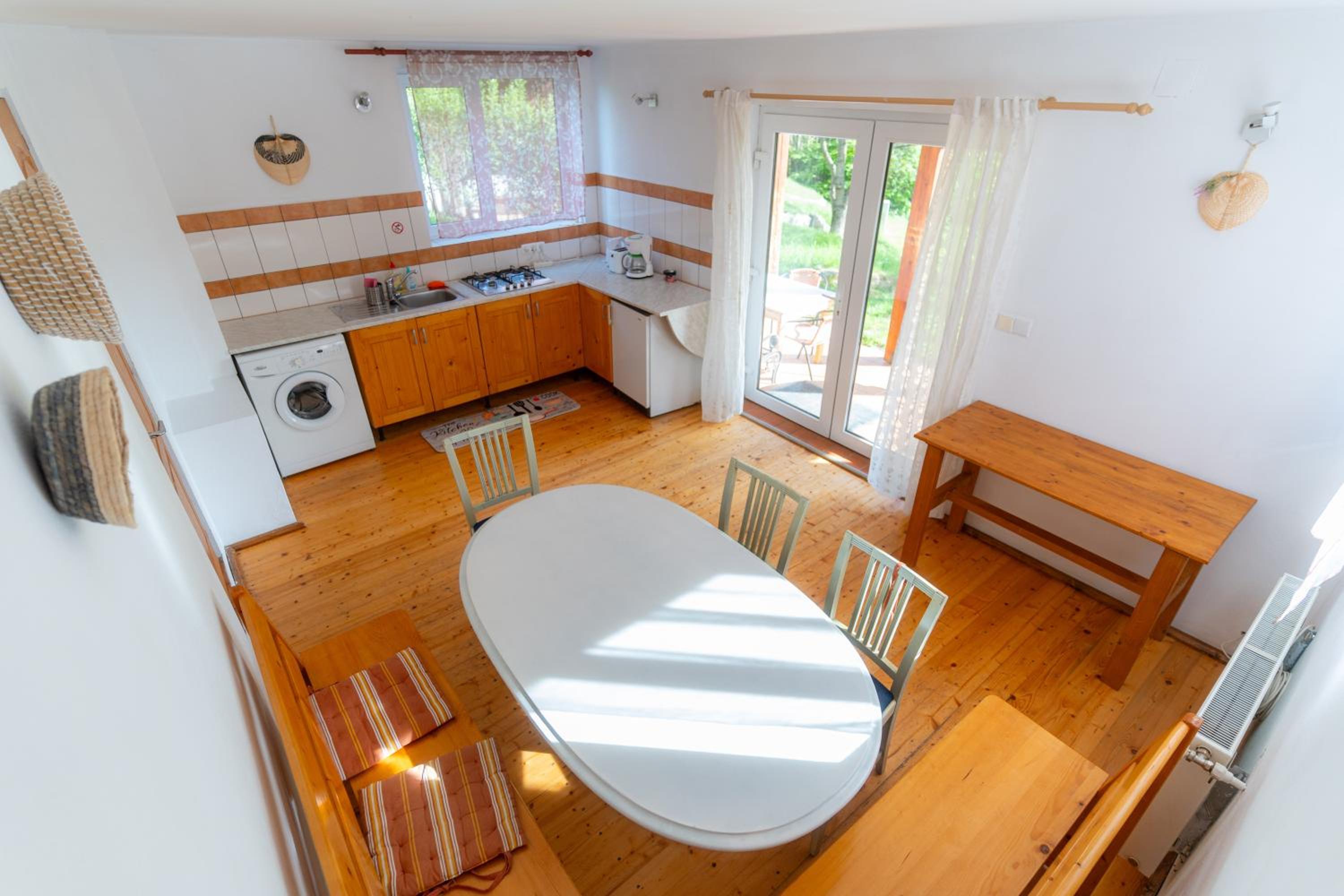 House Yvonne Camping Ananas Cisnadioara
