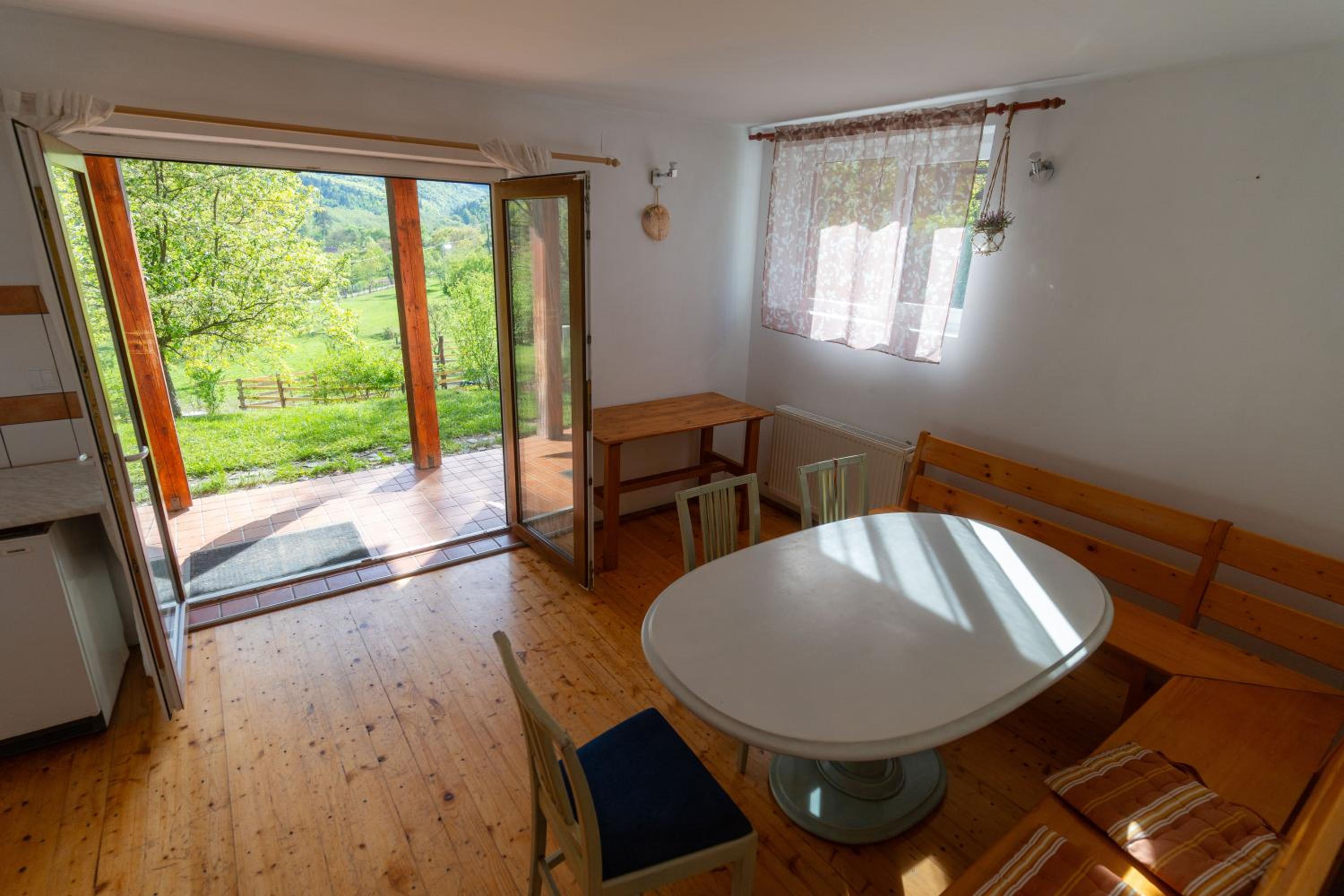 House Yvonne Camping Ananas Cisnadioara