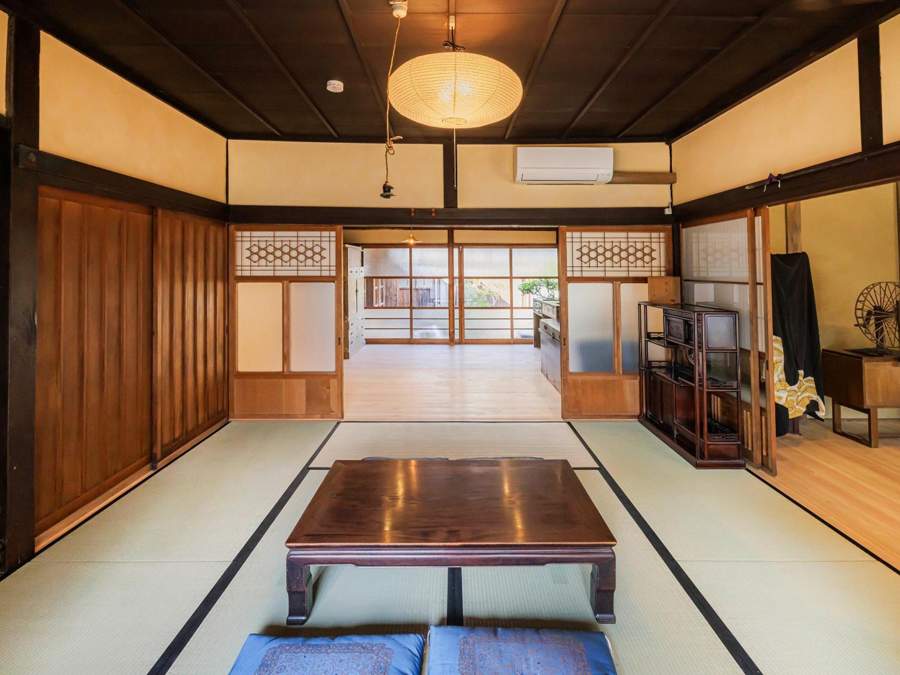 Tetsu-juro former Ogunis residence , Himeji Castles back parlor-like"400-year-old inn" view 4