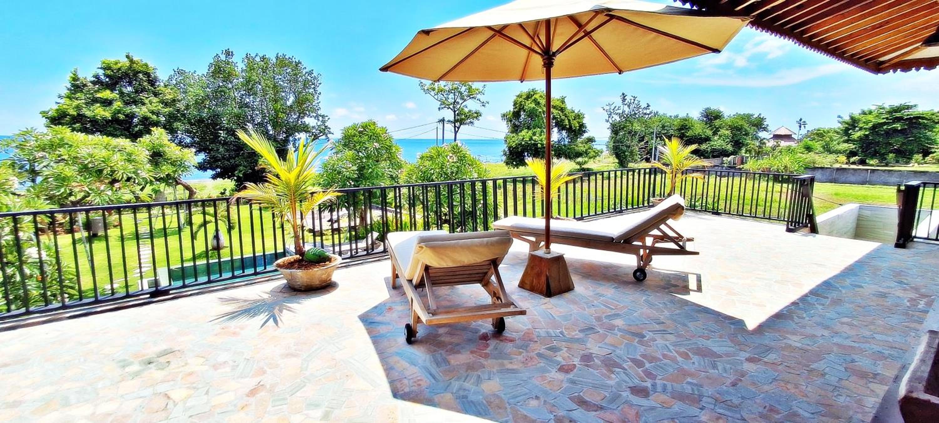 JOGLO APONG Beachfront Apartment view 4