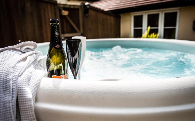 Hotel The Retreat, Own Hot Tub, Romantic Escape, Near Lyme Regis