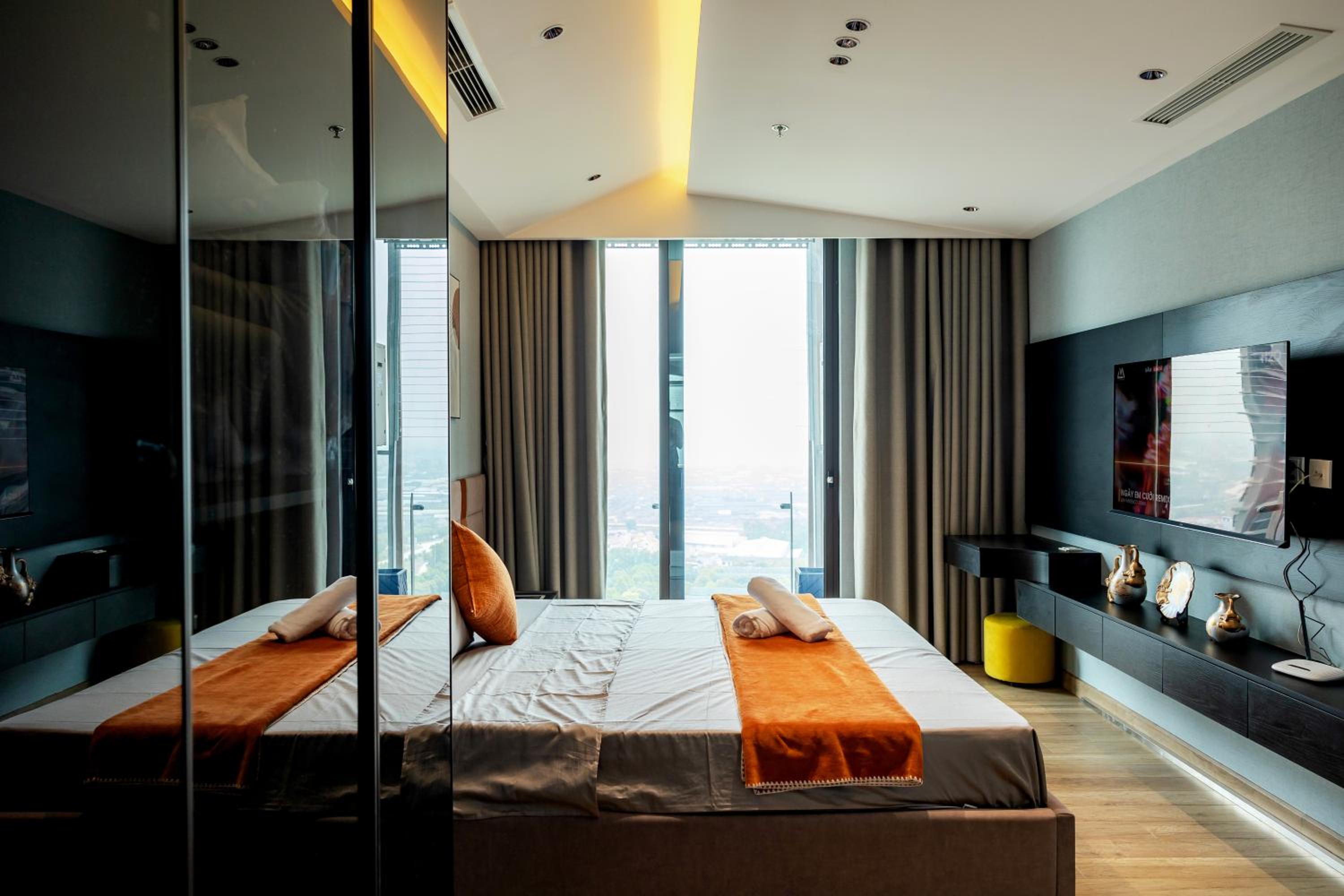 Ecopark Duplex Homestay by QMP view 5