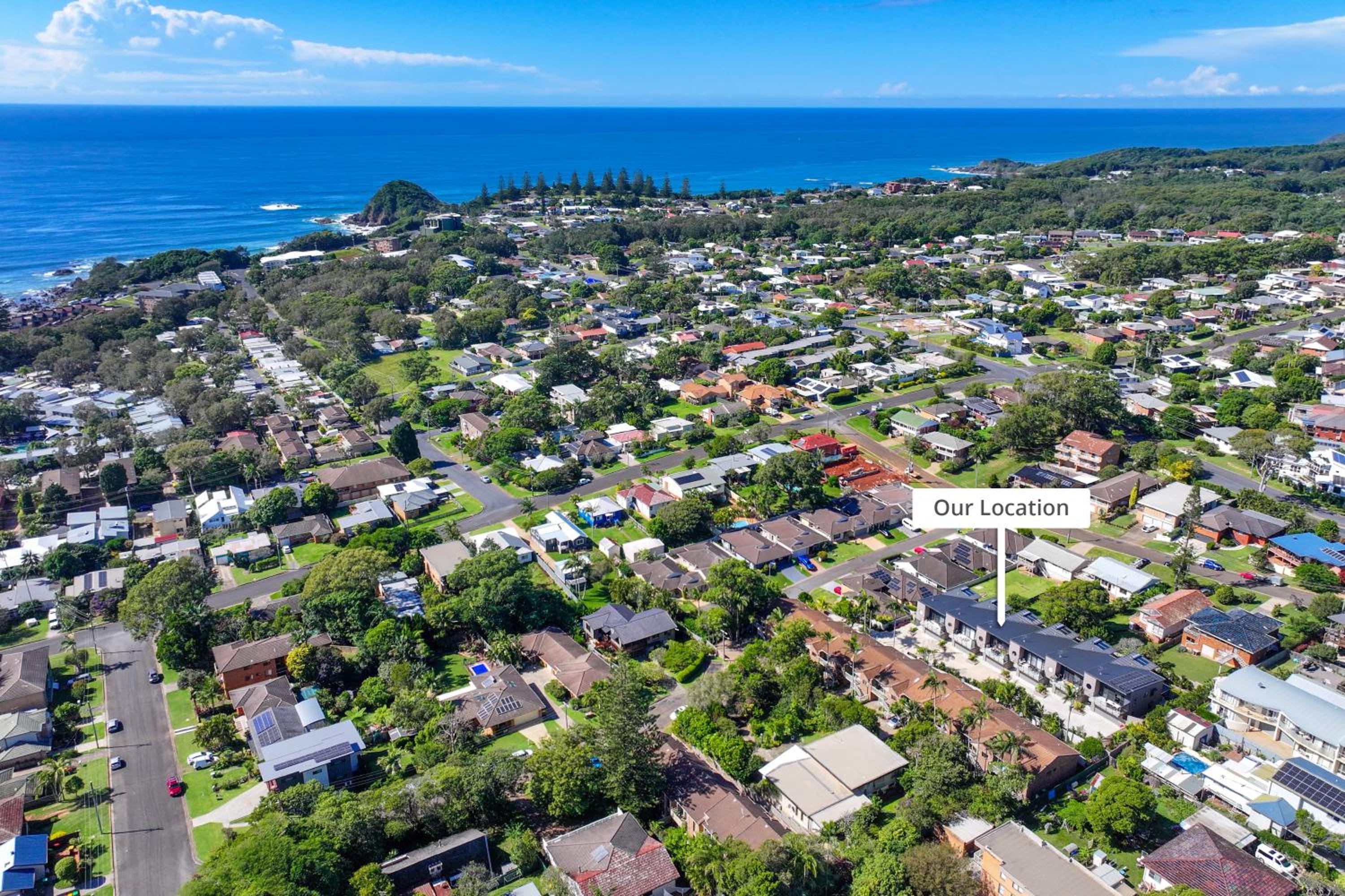 Stylish 4BR Retreat with Water Views