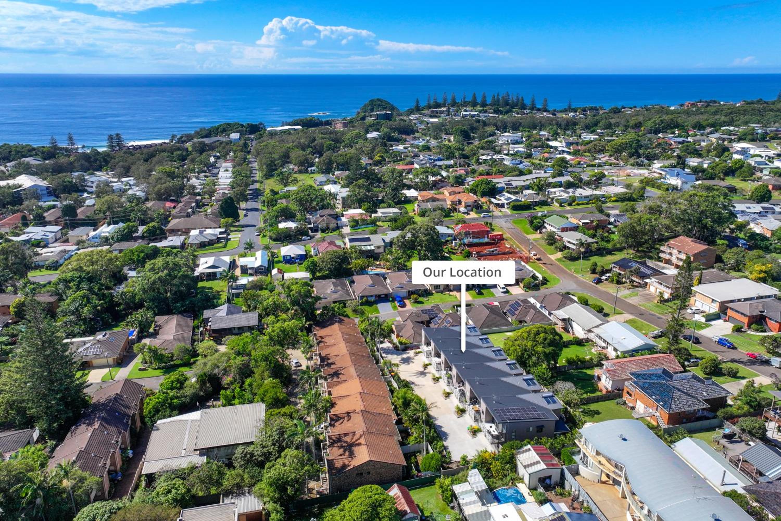 Stylish 4BR Retreat with Water Views