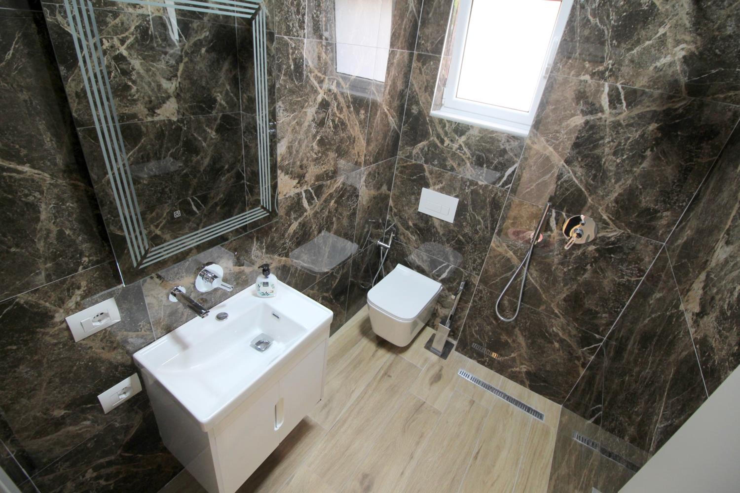 Alis Apartments