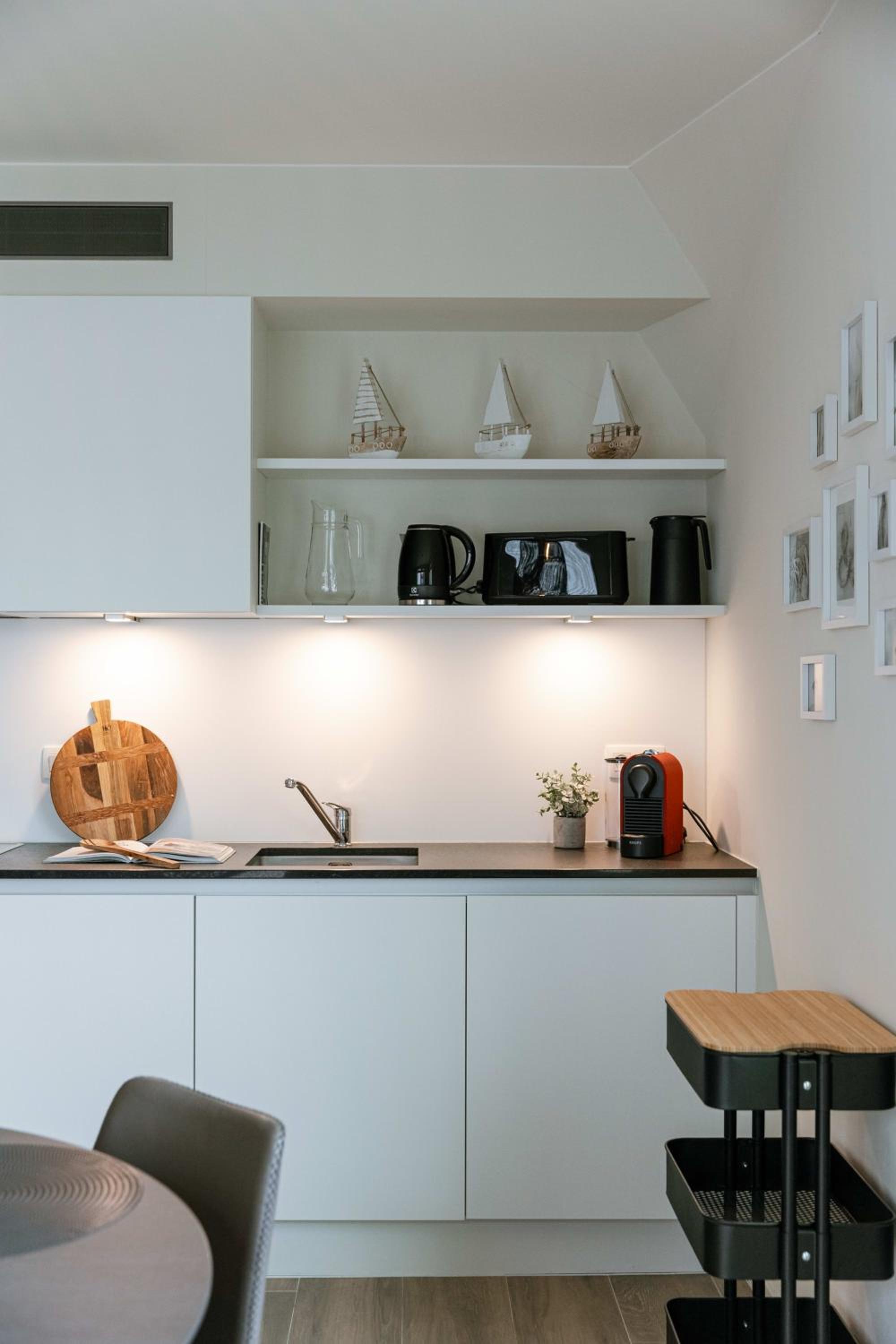 Huswell - Spacious top-floor apartment with private parking