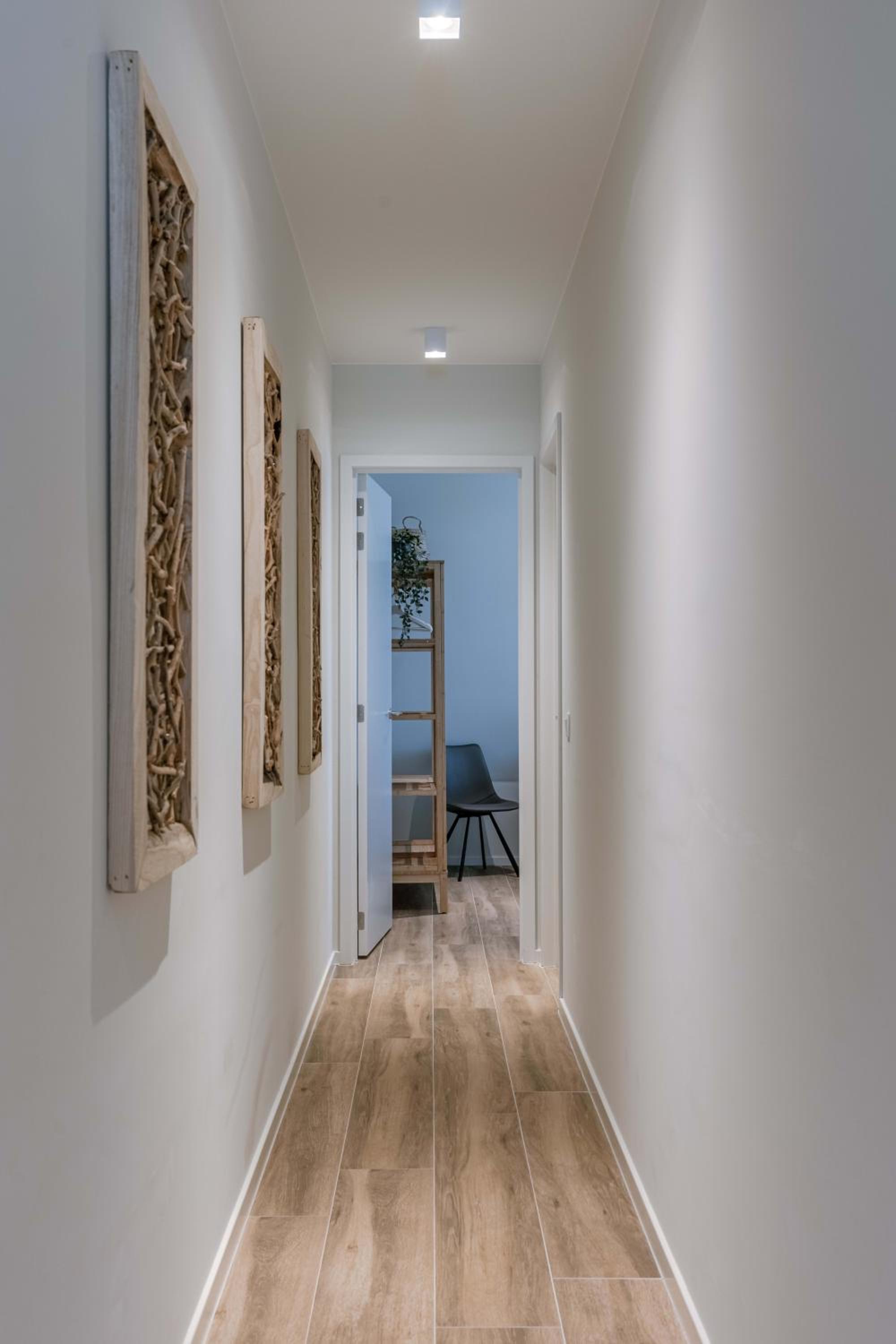 Huswell - Spacious top-floor apartment with private parking