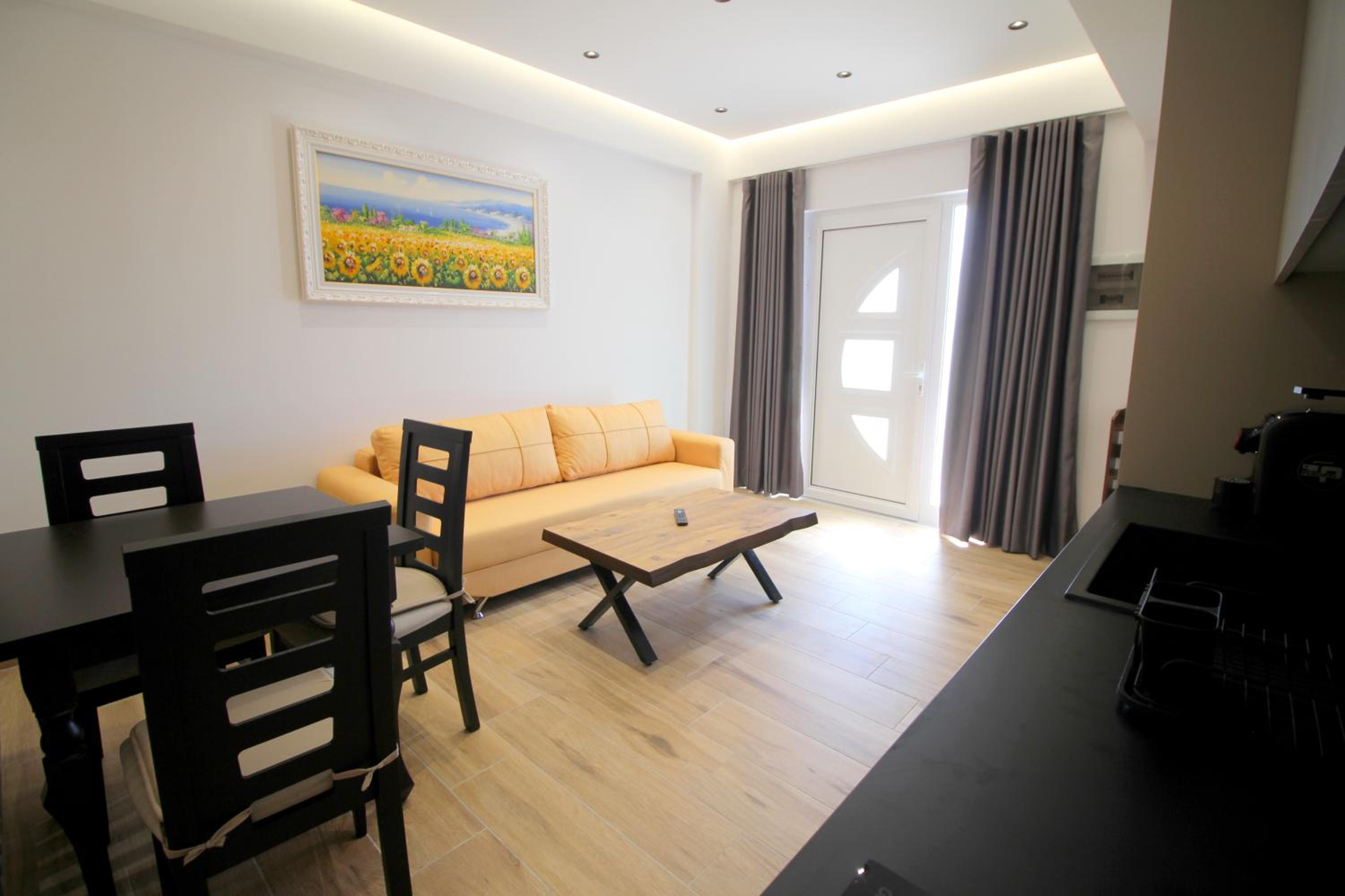 Alis Apartments