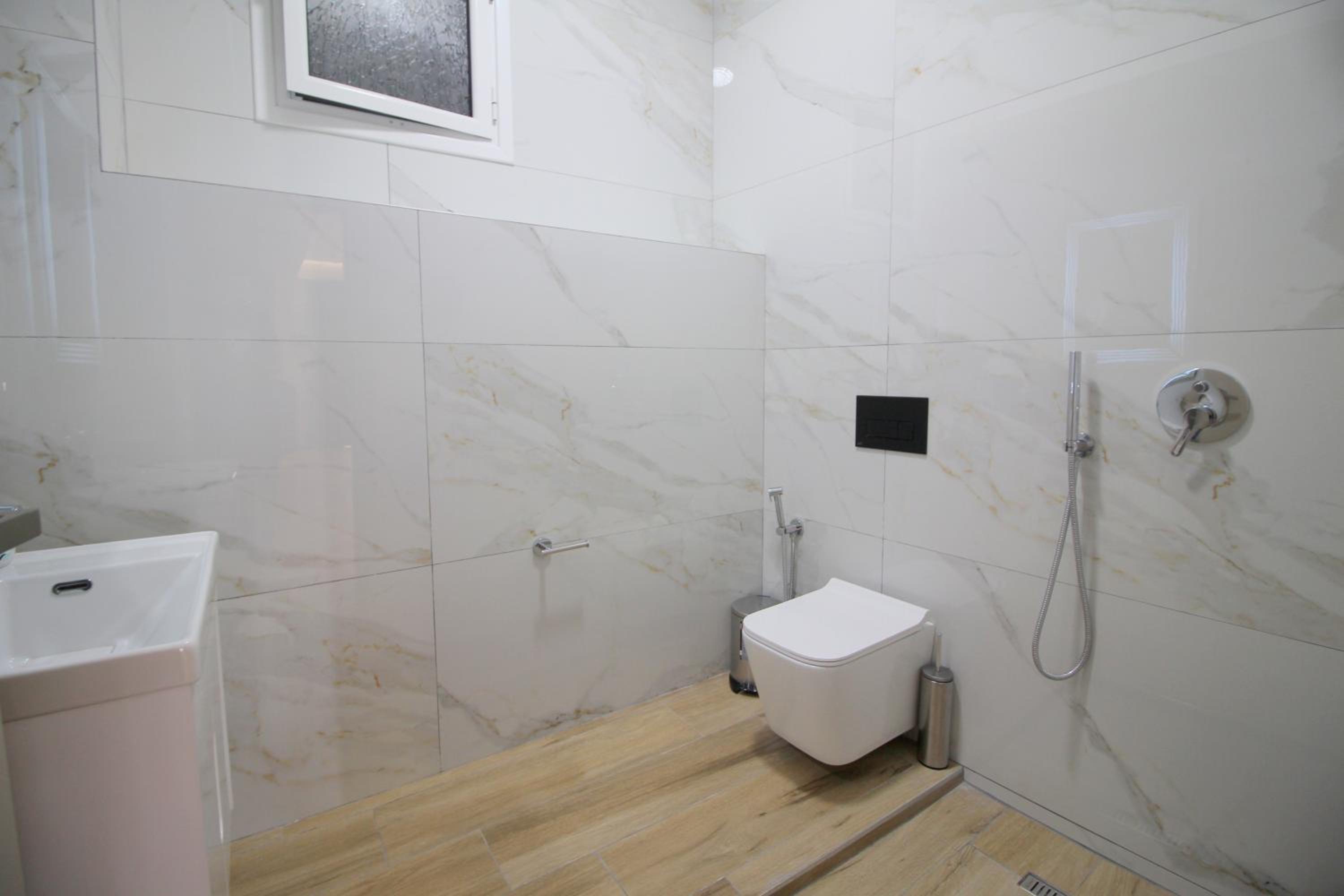 Alis Apartments