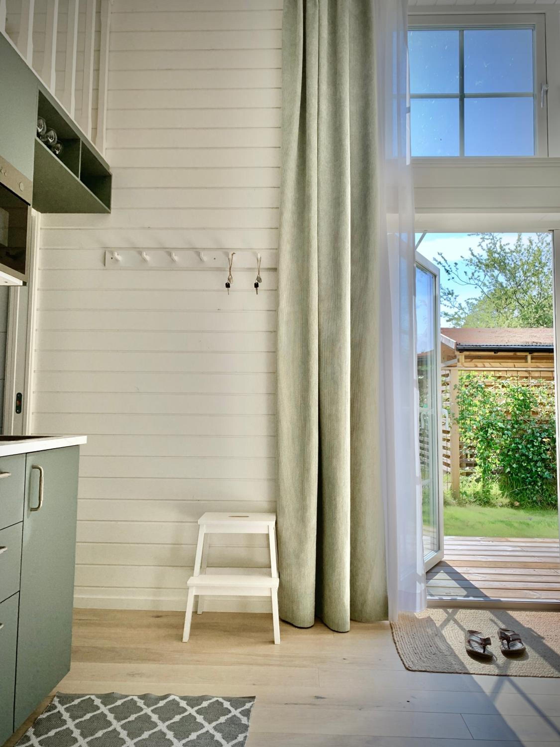 Strandnära, pergola, P-plats i Höllviken view 3
