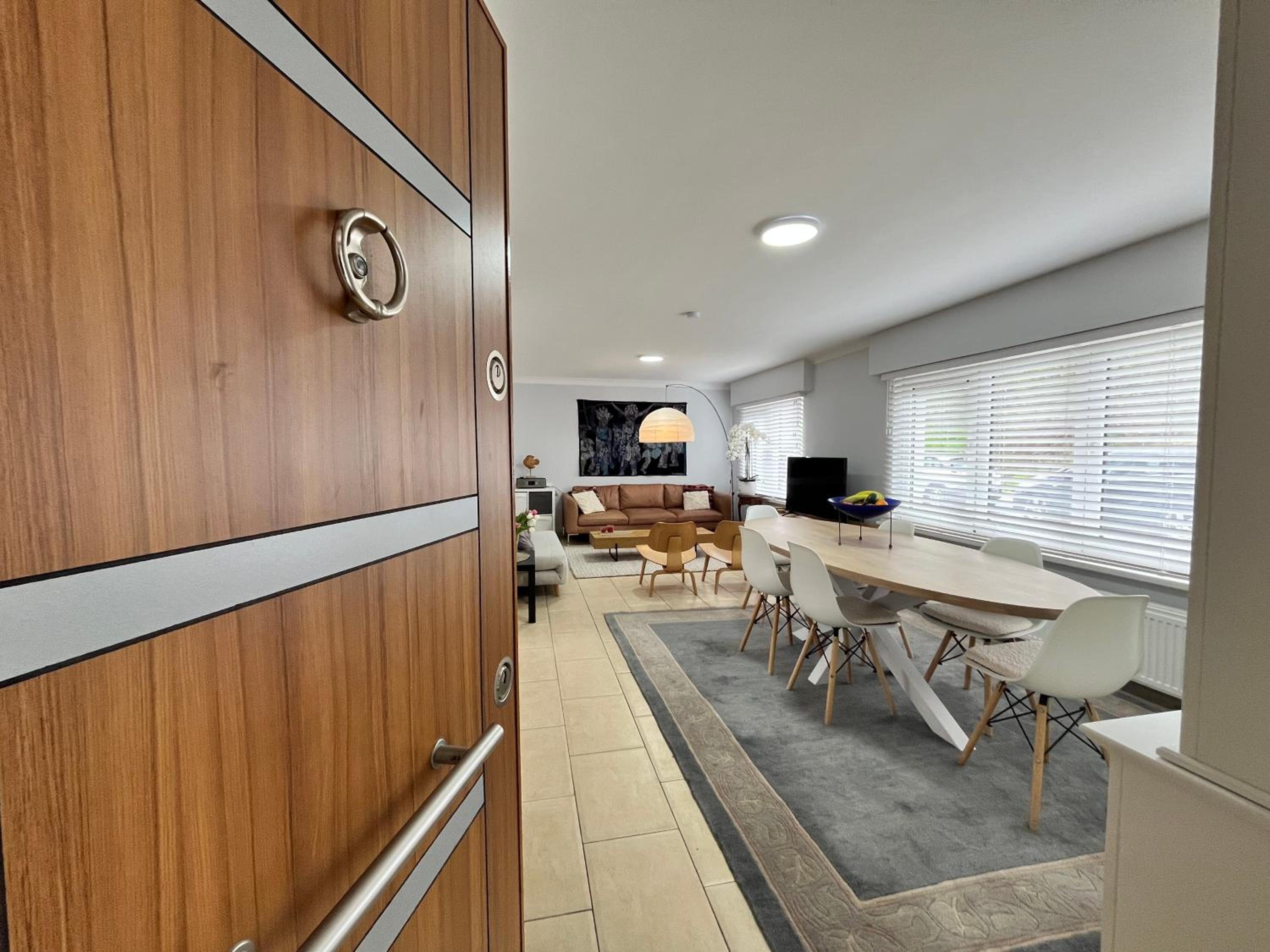 'Broker' - Amazing 2 bedroom apartment near the beach