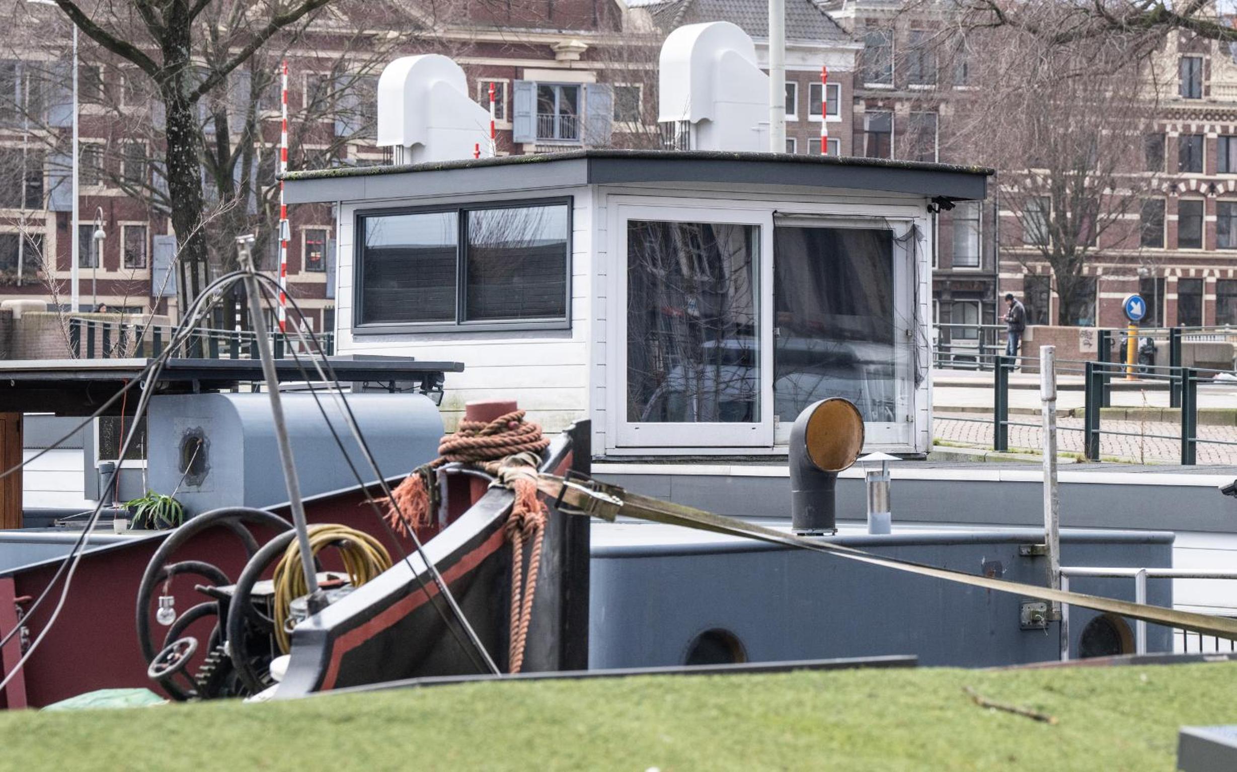 Houseboat-Amsterdam