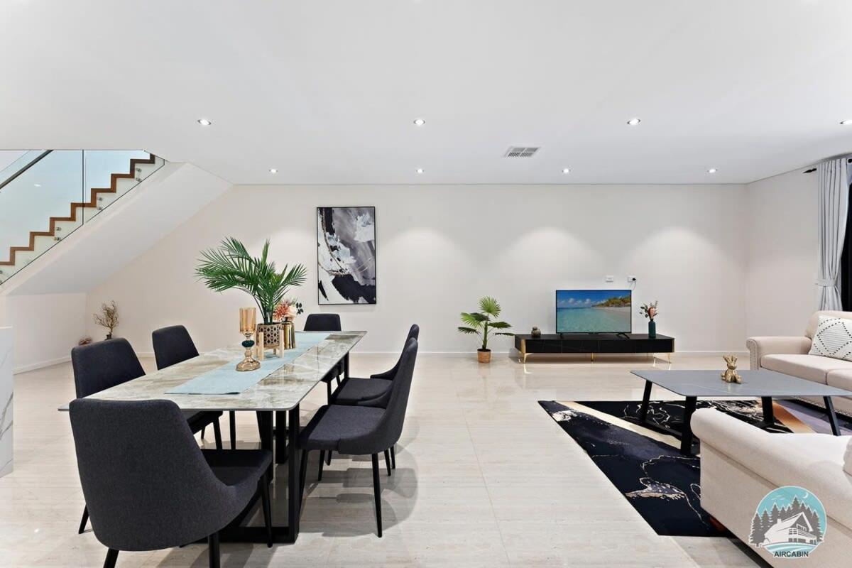 Aircabin - Eastwood - Luxury - 4 Bedrooms House