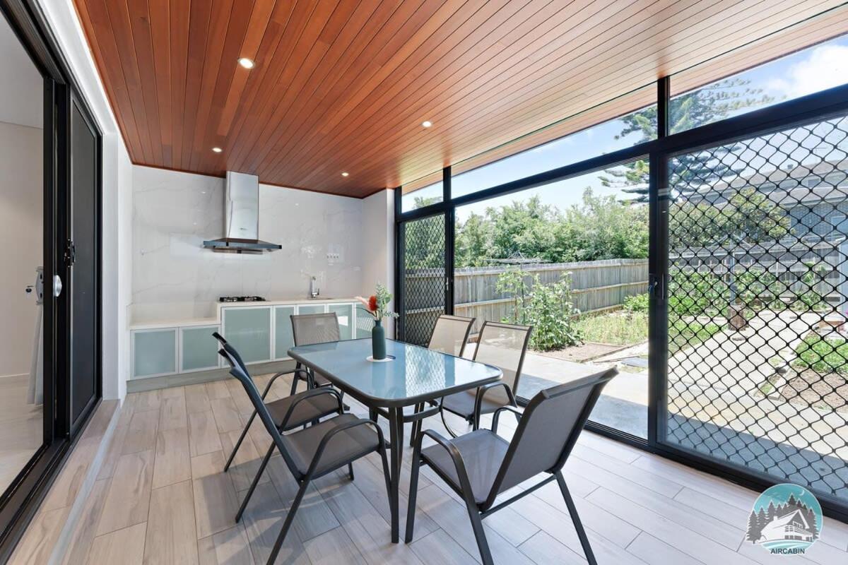 Aircabin - Eastwood - Luxury - 4 Bedrooms House
