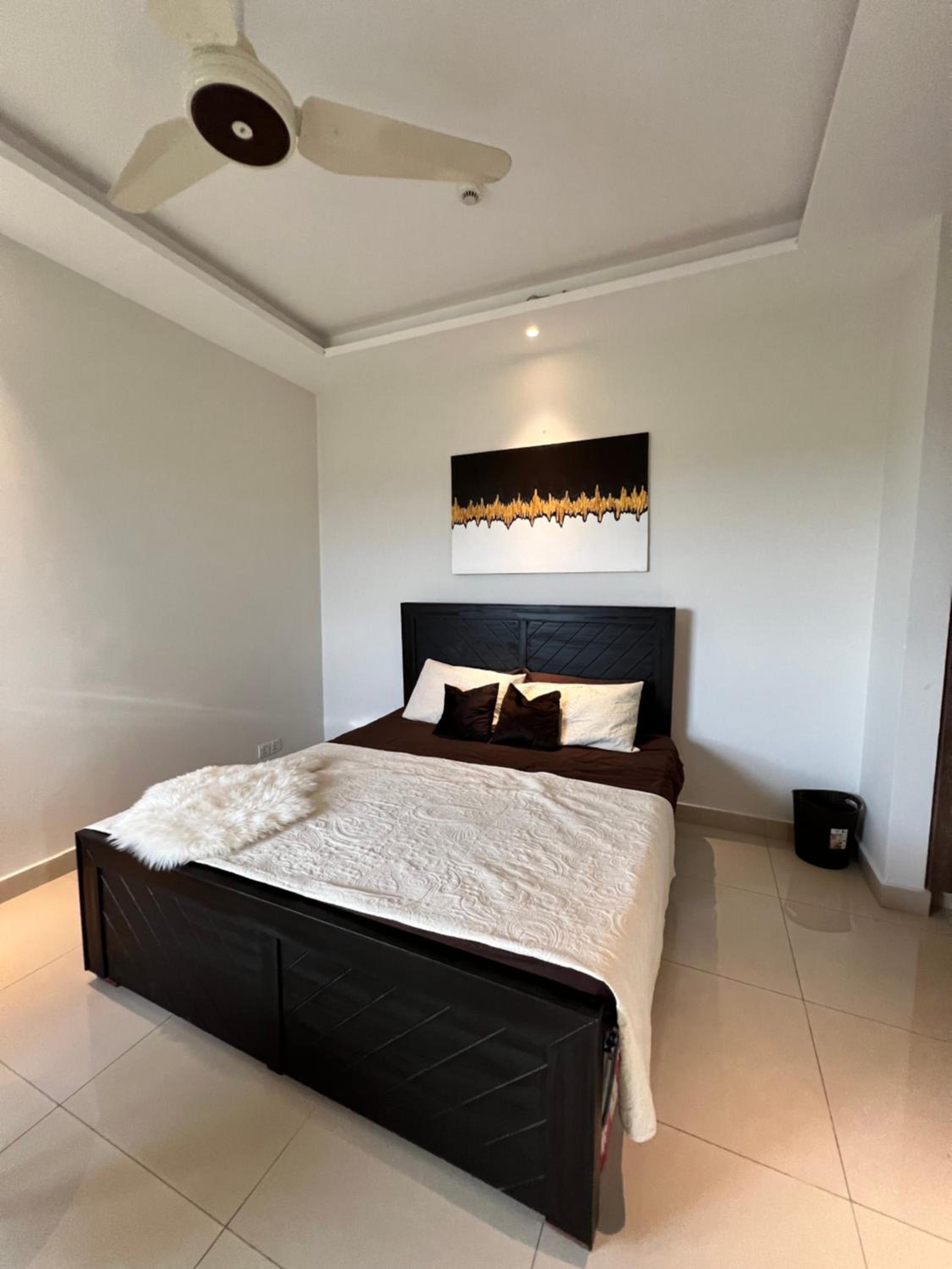 Modern 2 Bedroom Apartment with GYM&POOL view 5