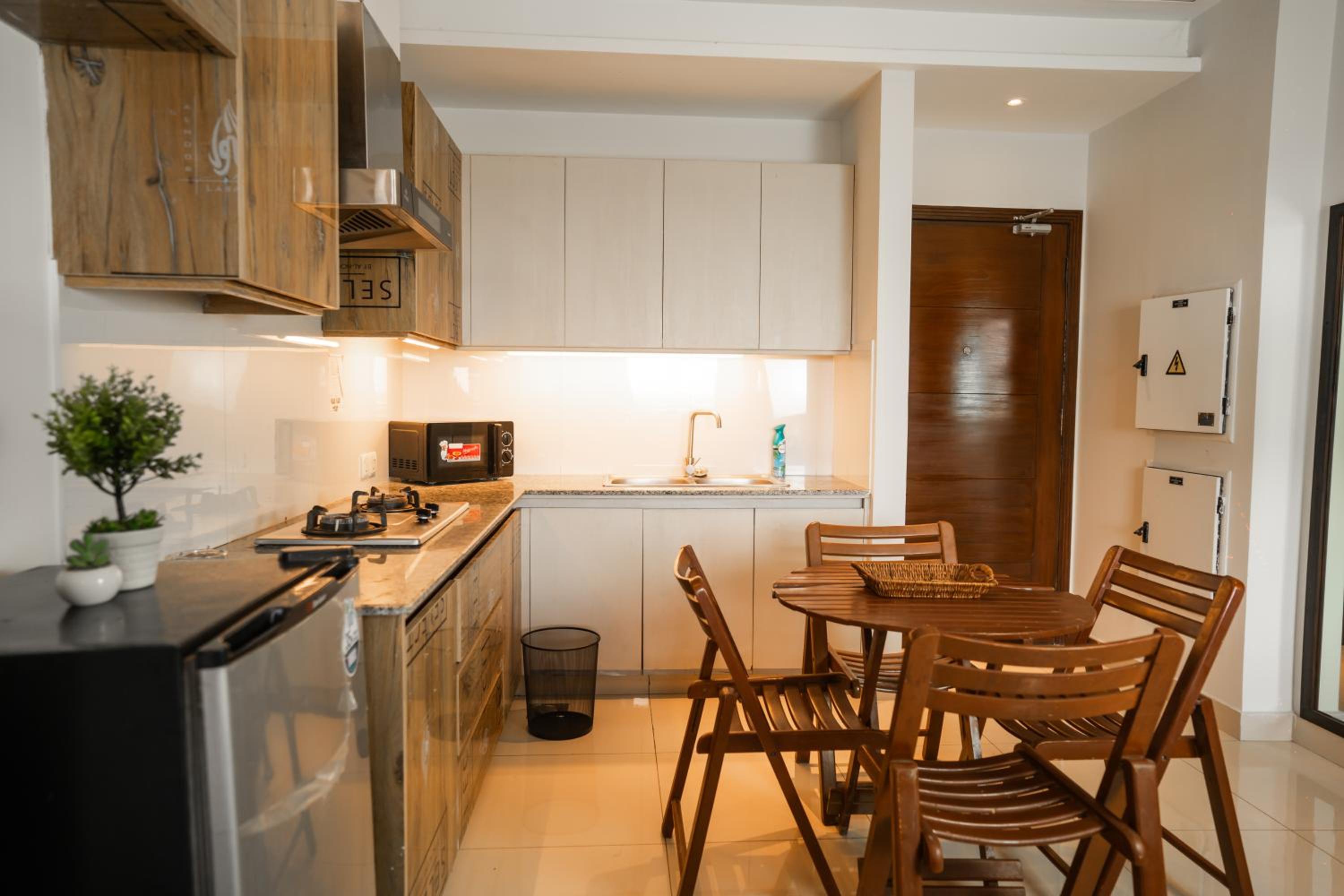 Modern 2 Bedroom Apartment with GYM&POOL view 3