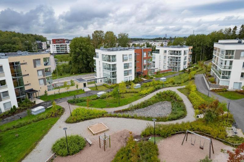 Kolmio Keskuspuiston lähellä