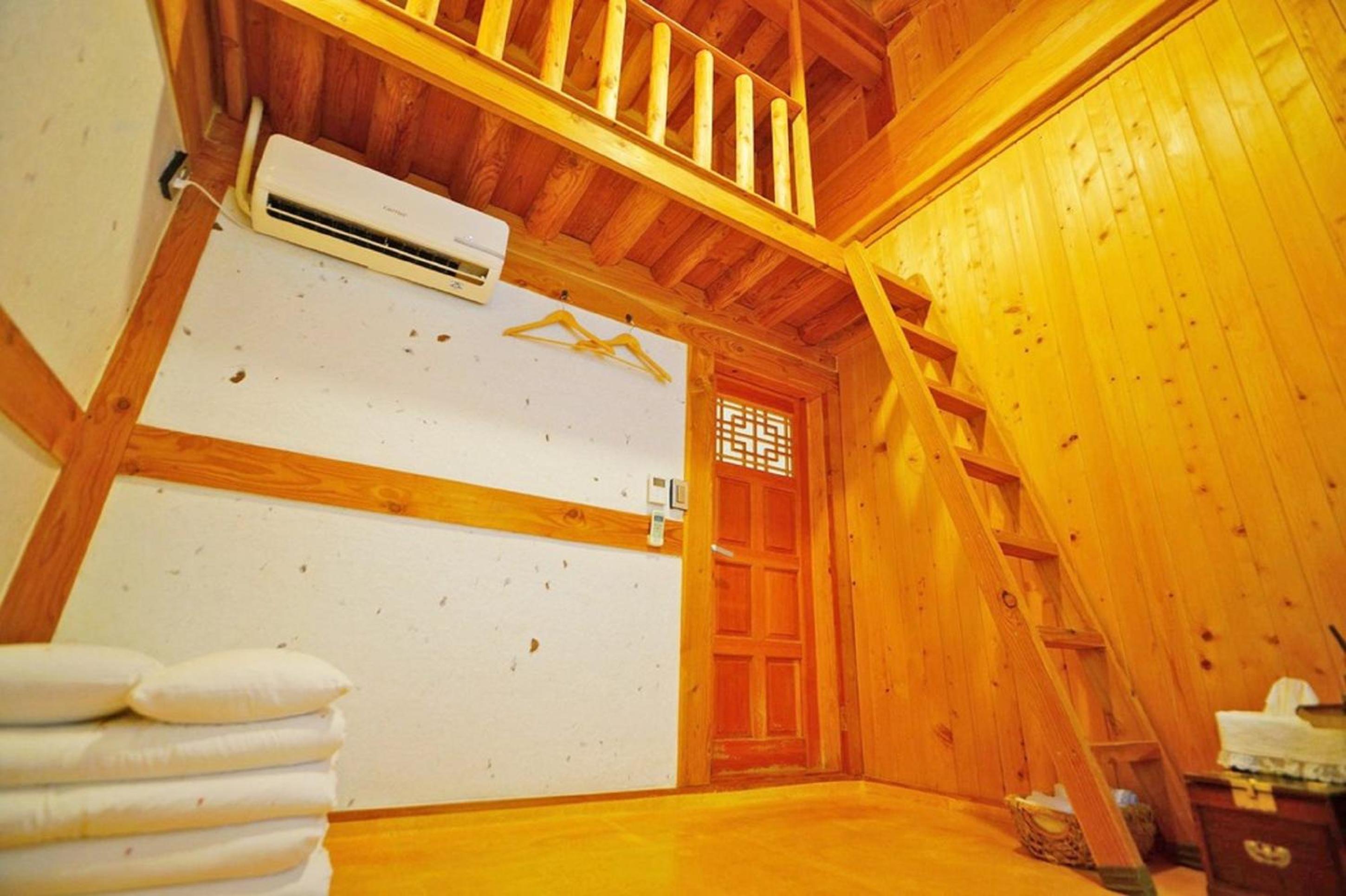 Hanok Gotaek Goeul
