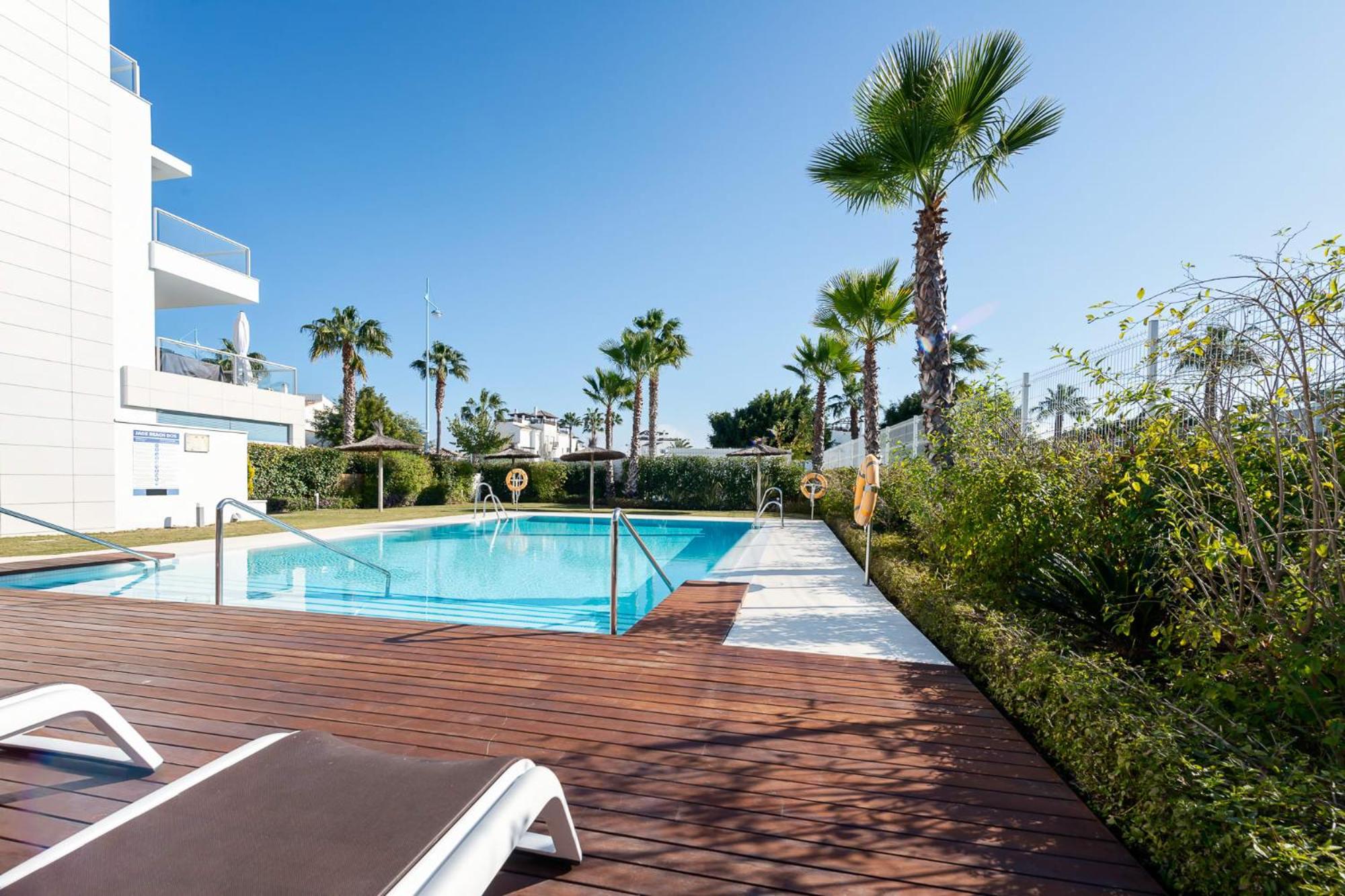 BEACHFRONT LUXURY ROOFTOP PENTHOUSE WIFi POOLS GRILL I O NAC PADDLE