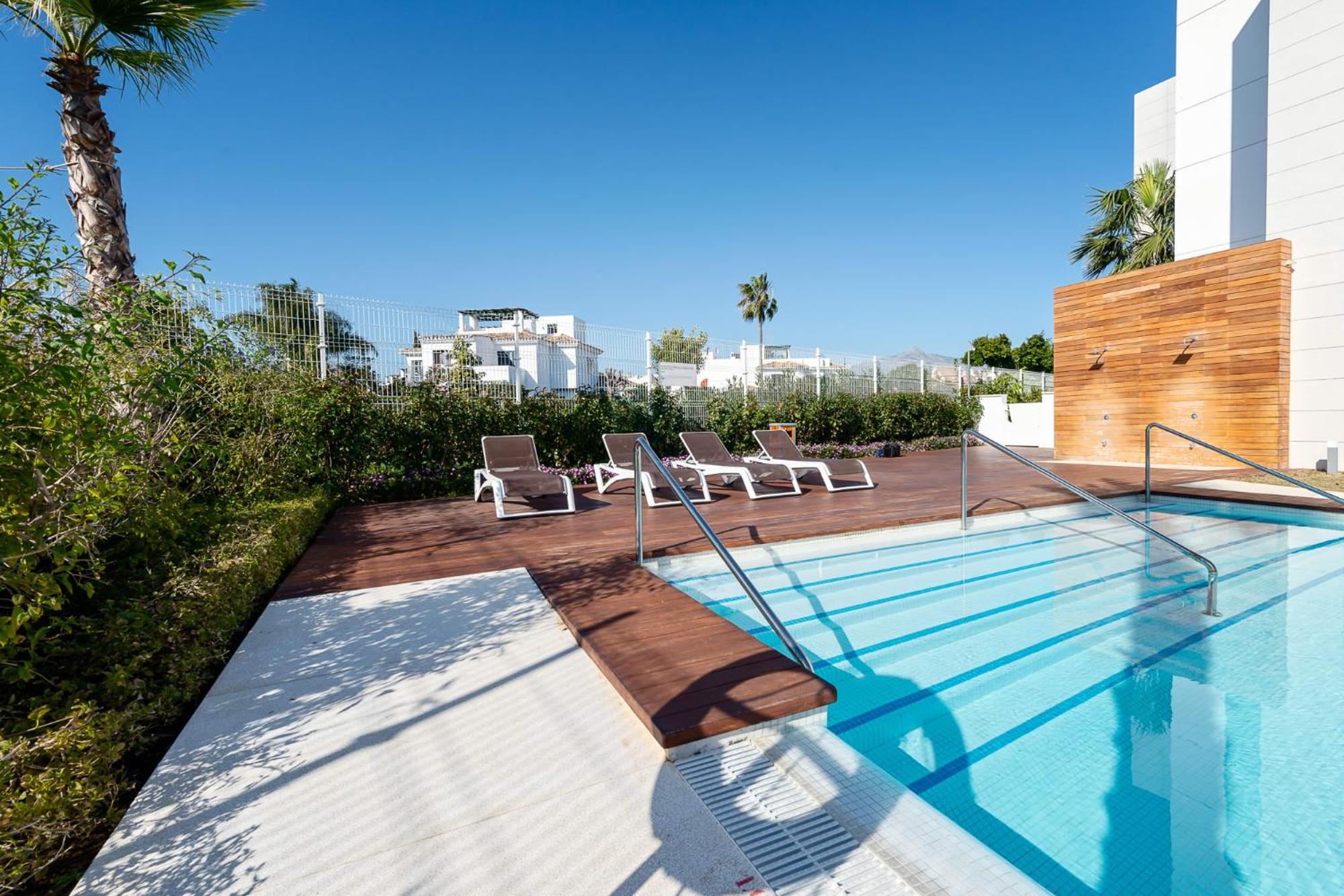 BEACHFRONT LUXURY ROOFTOP PENTHOUSE WIFi POOLS GRILL I O NAC PADDLE