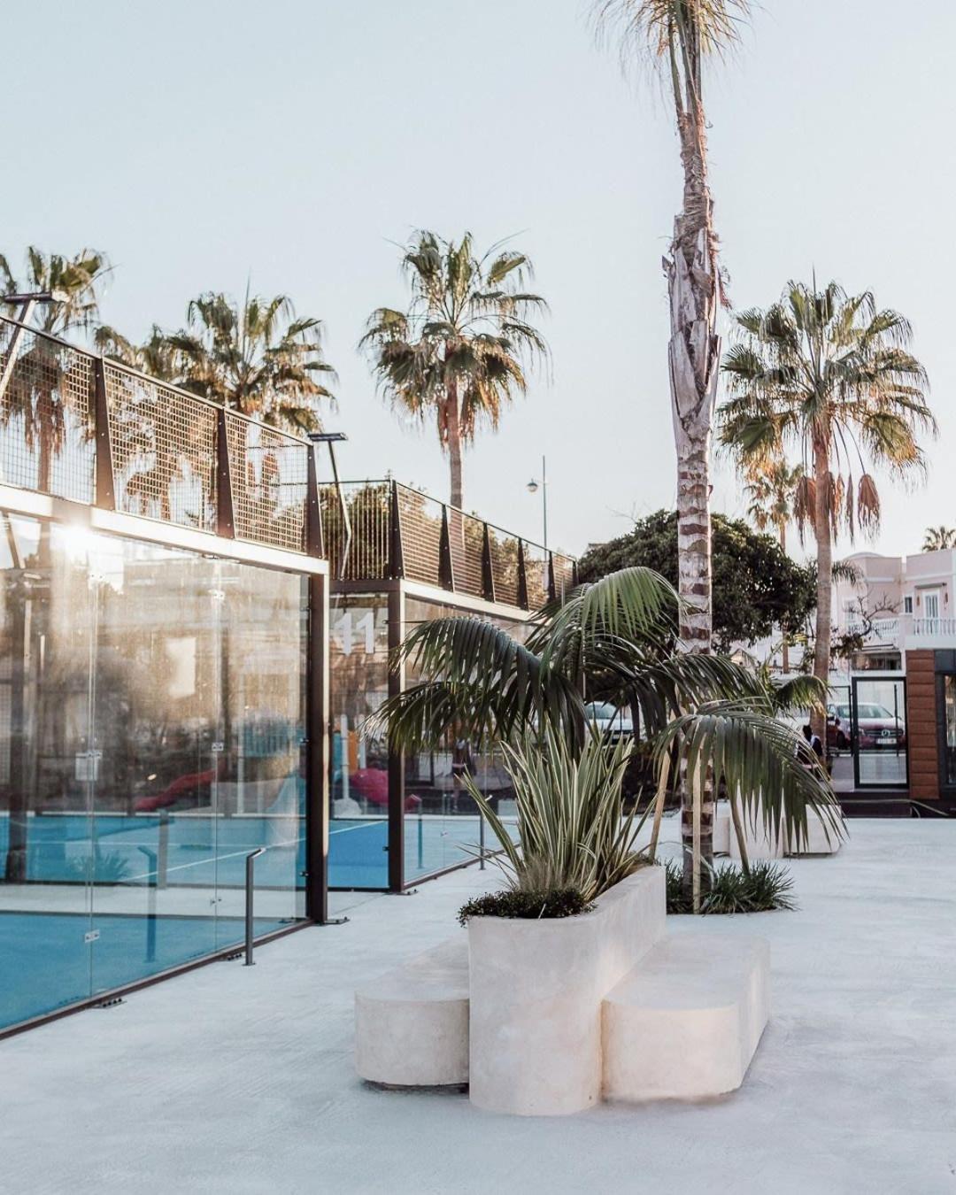 BEACHFRONT LUXURY ROOFTOP PENTHOUSE WIFi POOLS GRILL I O NAC PADDLE