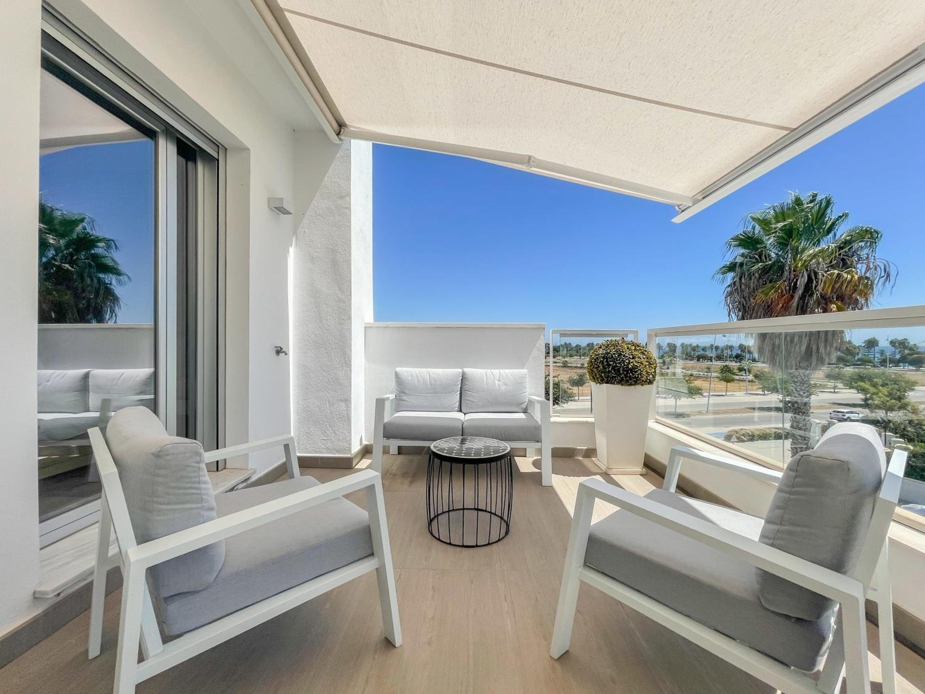 BEACHFRONT LUXURY ROOFTOP PENTHOUSE WIFi POOLS GRILL I O NAC PADDLE