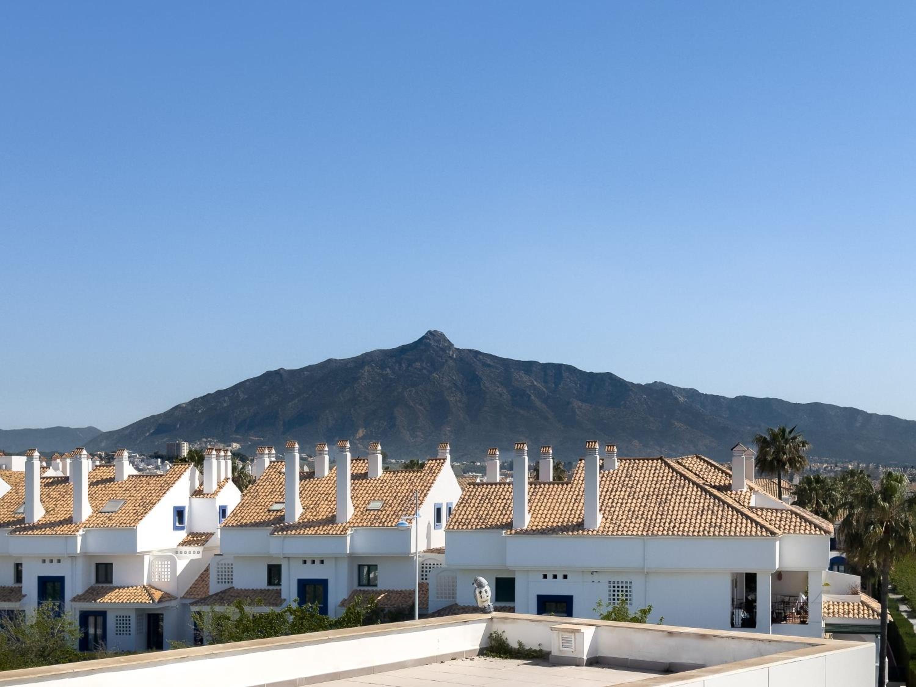 BEACHFRONT LUXURY ROOFTOP PENTHOUSE WIFi POOLS GRILL I O NAC PADDLE