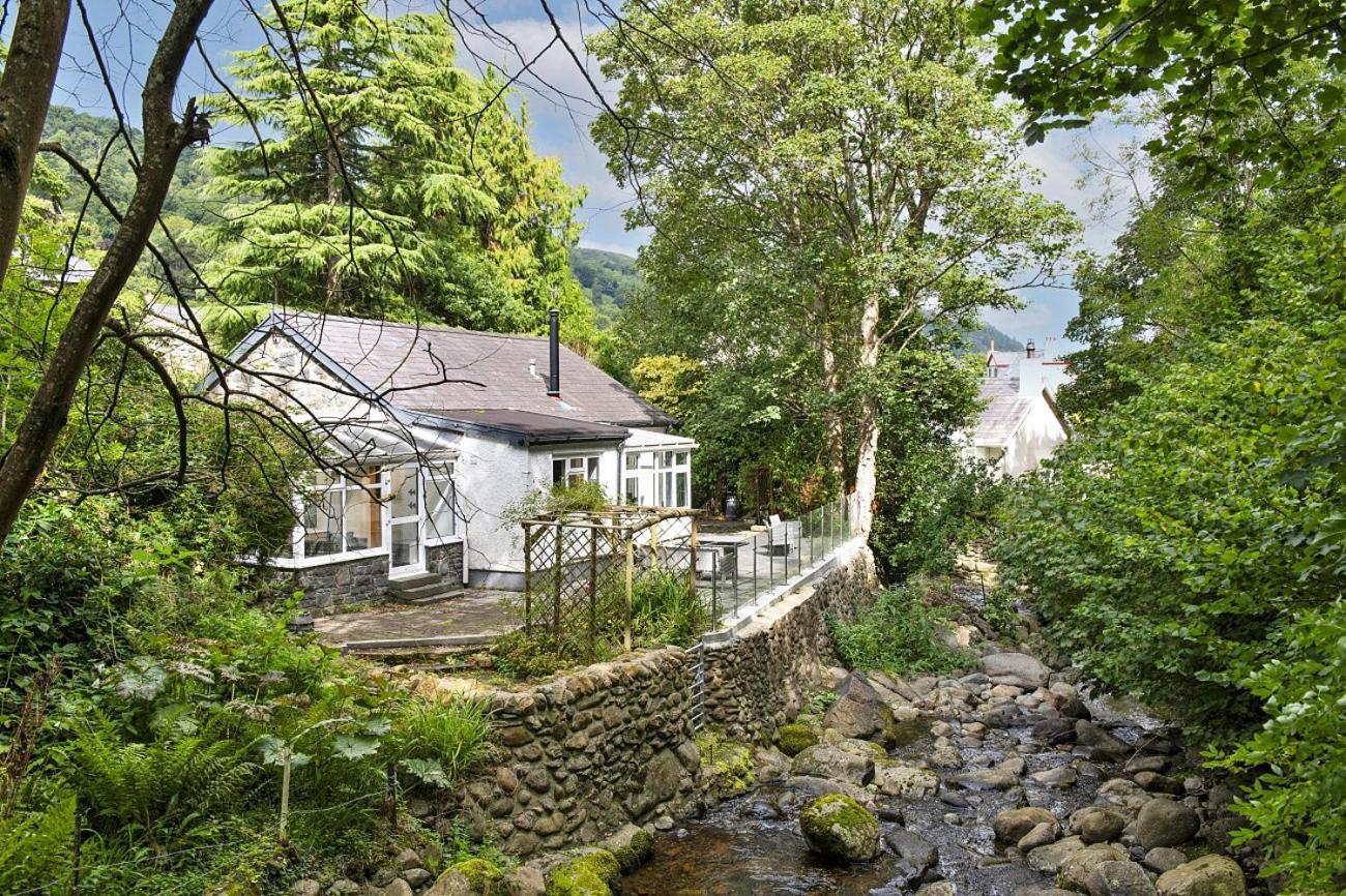 Finest Retreats - Nant Cottage view 2