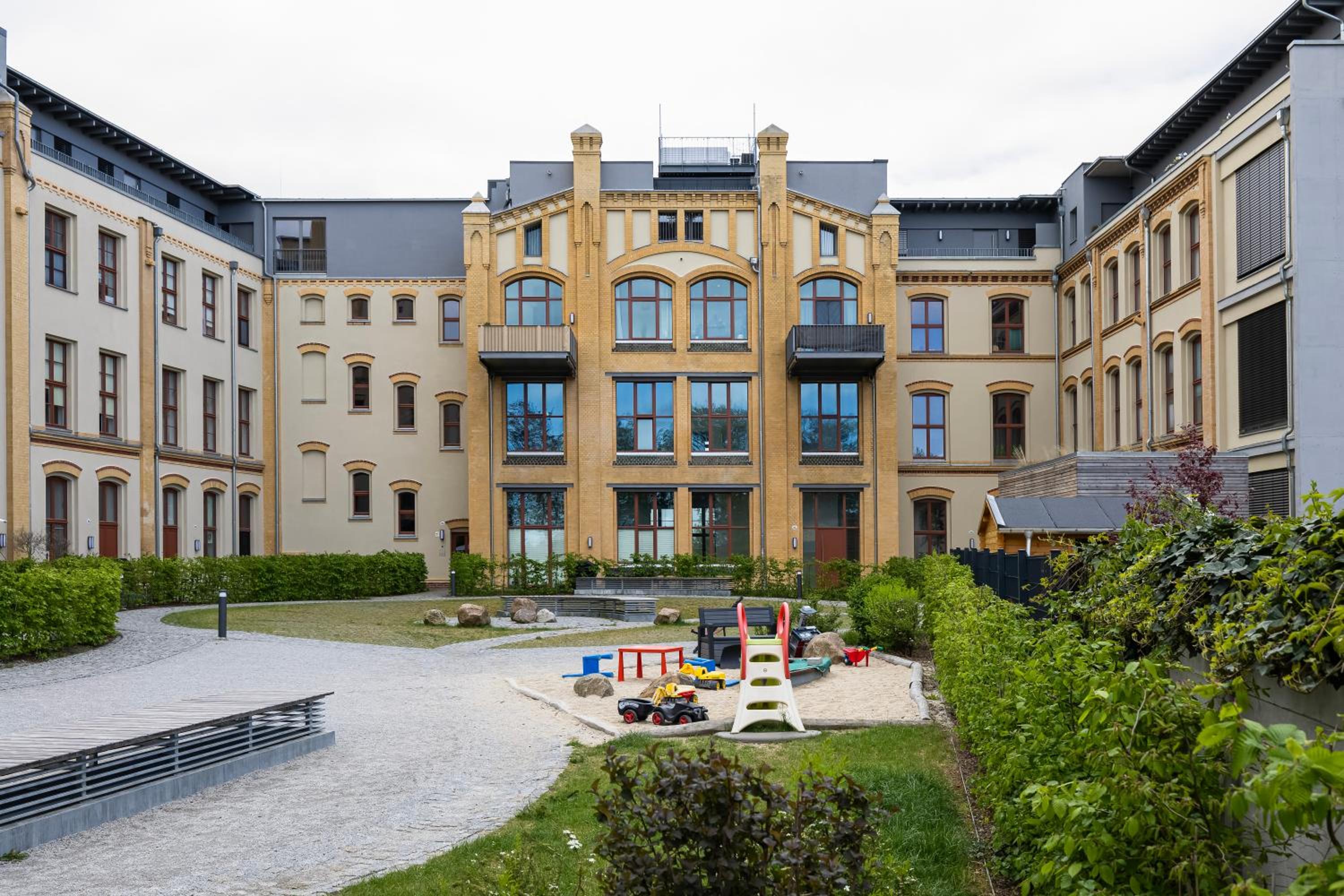 mayhome - das STRANDLOFT schönes Studioapartment mit Balkon, Küche und Tiefgarage - Sauna und Fitness direkt nebenan