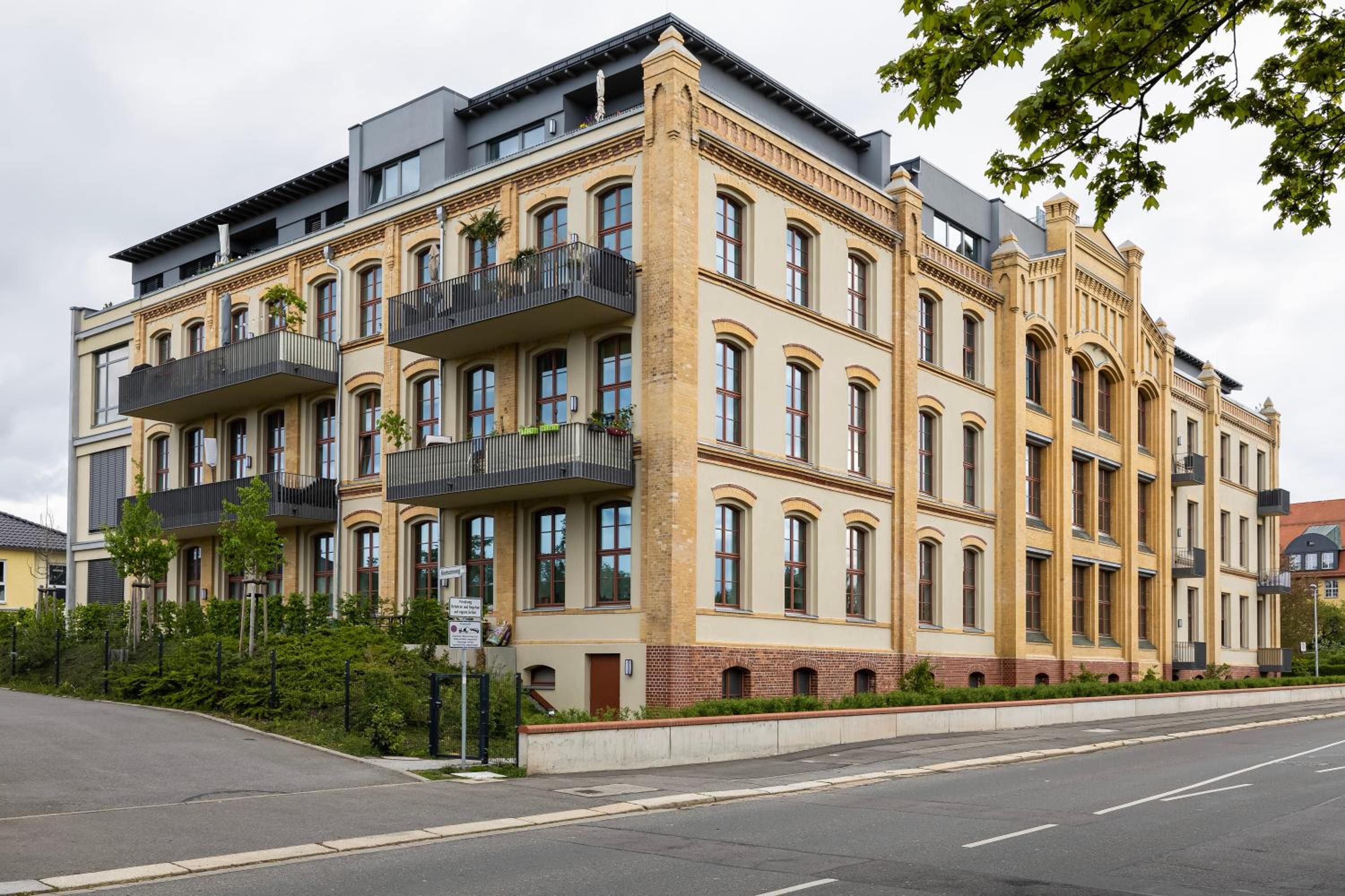 mayhome - das STRANDLOFT schönes Studioapartment mit Balkon, Küche und Tiefgarage - Sauna und Fitness direkt nebenan