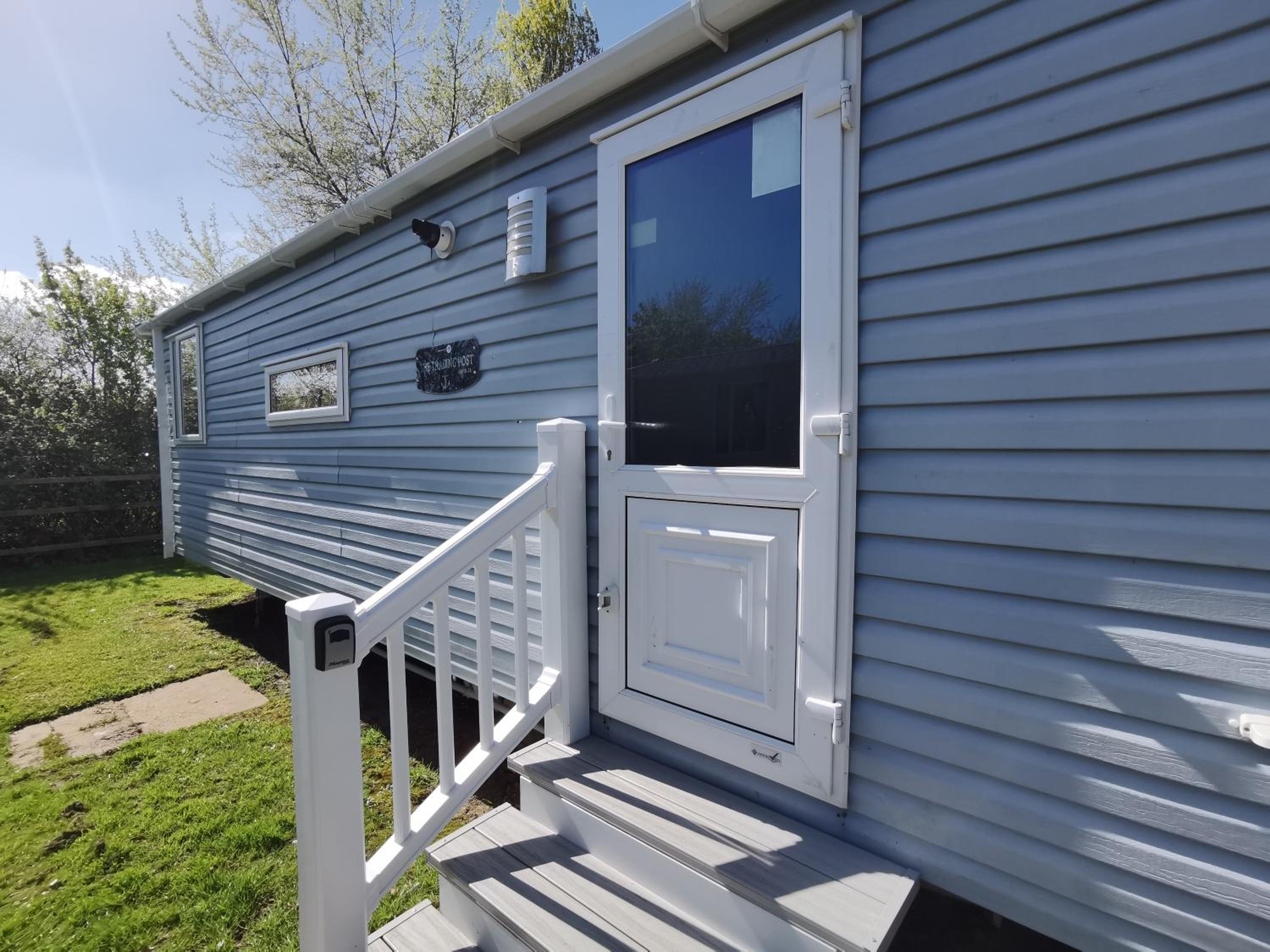 8Berth- SmartTV- CloseToBeach- FamilyFriendly view 3