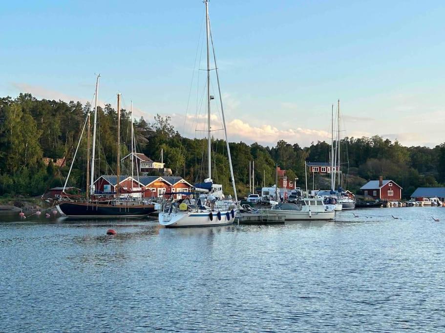 Bastukleven, stuga i Hamnsundets skärgårds idyll