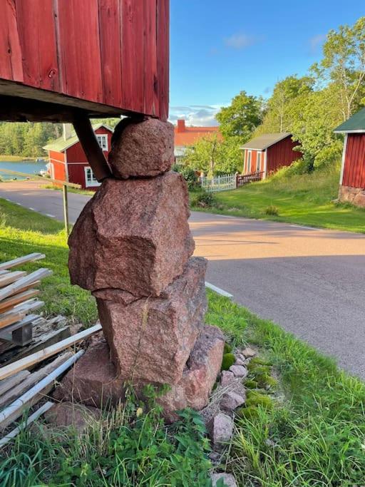 Bastukleven, stuga i Hamnsundets skärgårds idyll