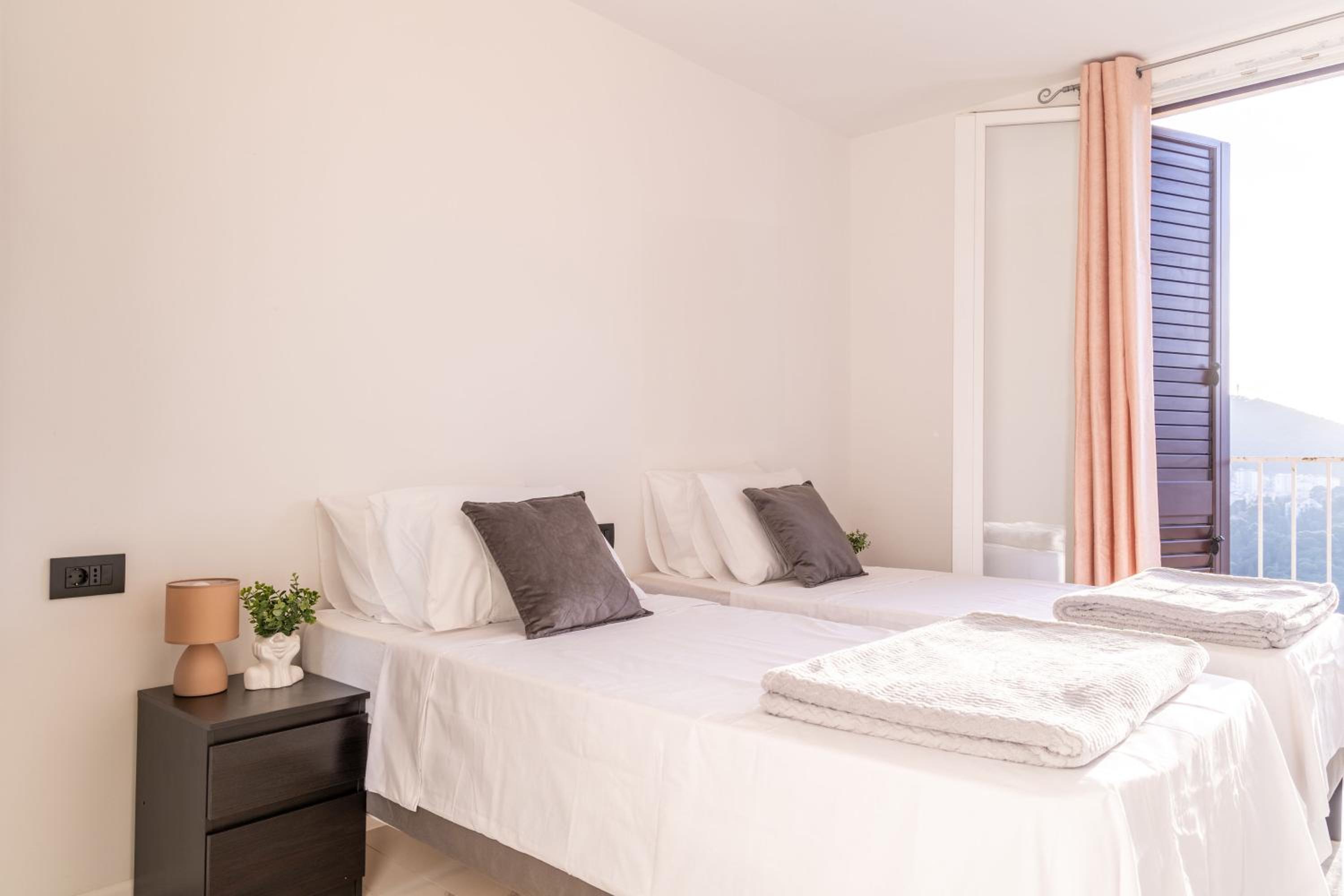Orca -sea view apartment