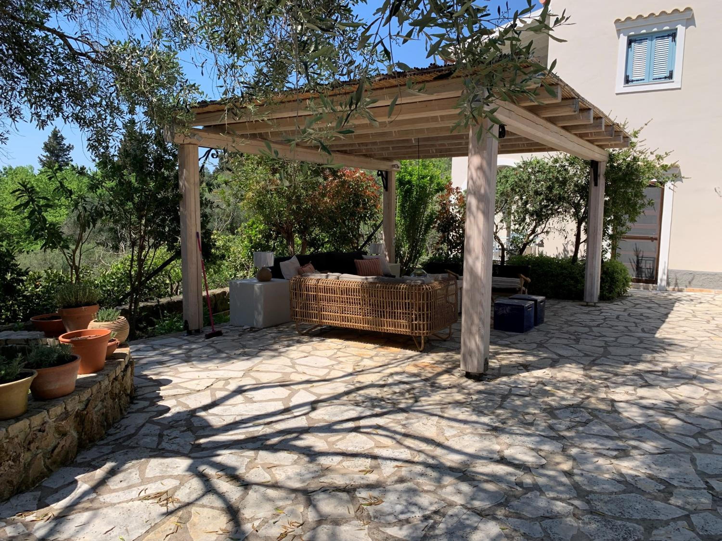 Decavos House