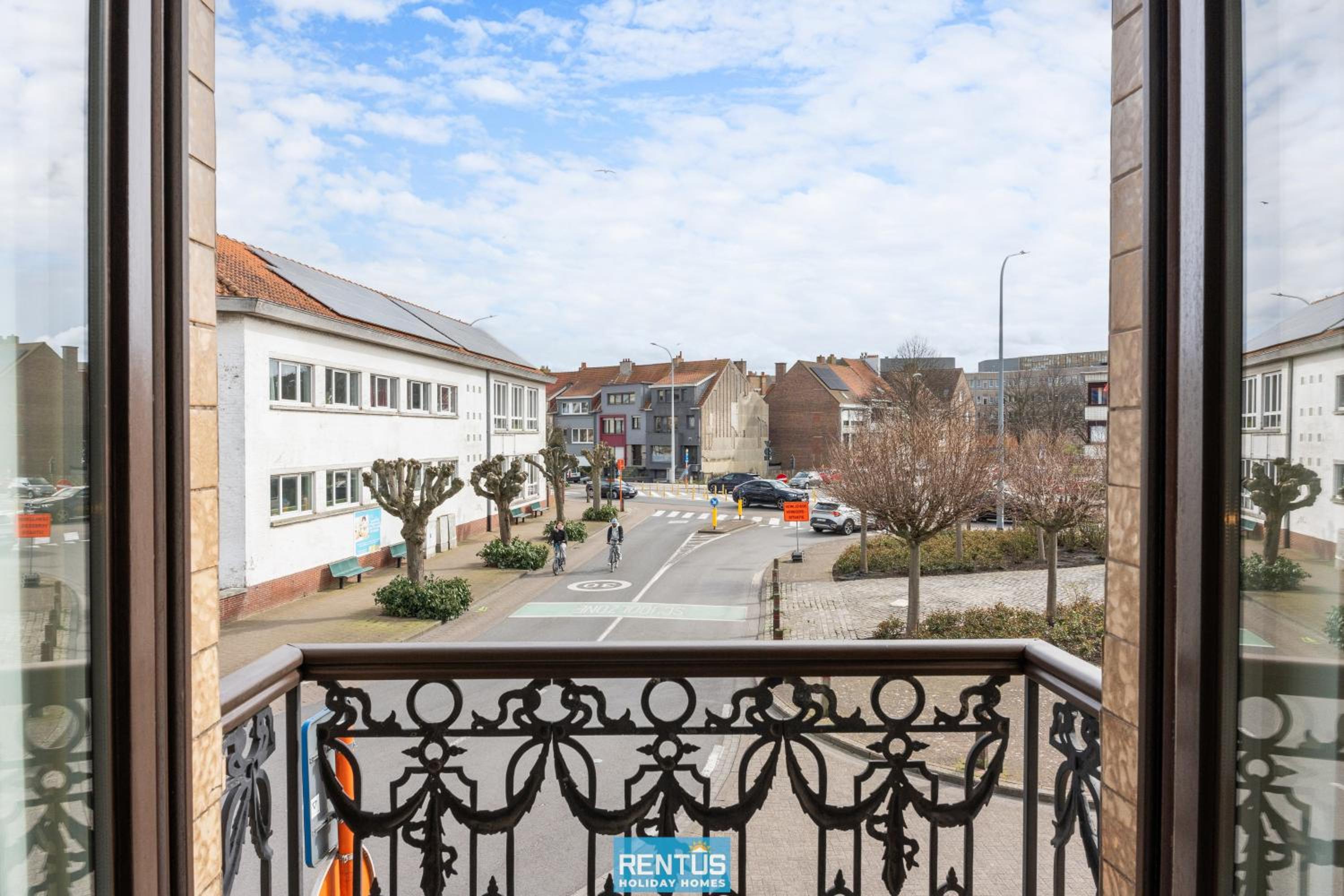 Casa Diva – renovated house for 12 in Blankenberge