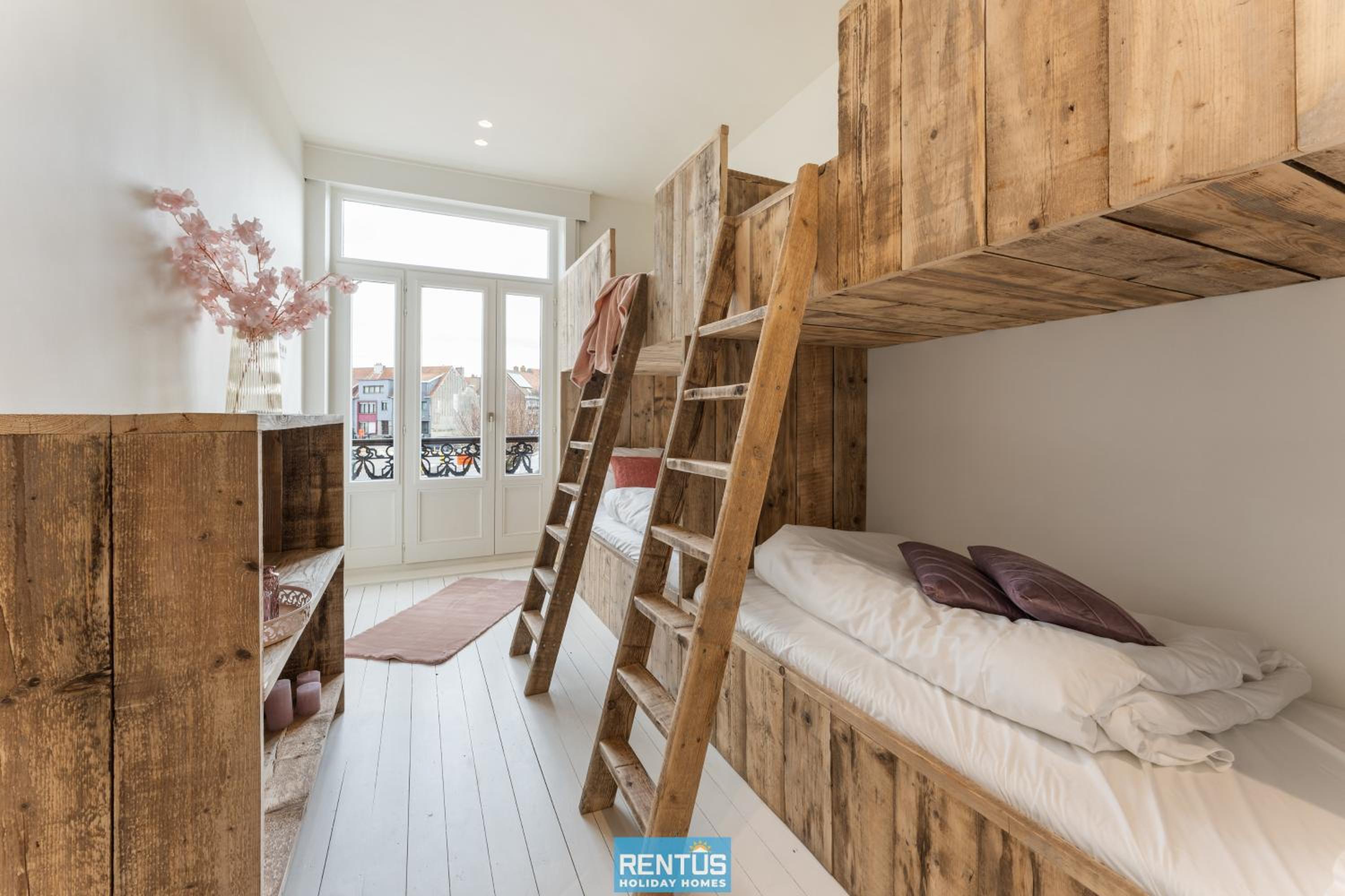 Casa Diva – renovated house for 12 in Blankenberge
