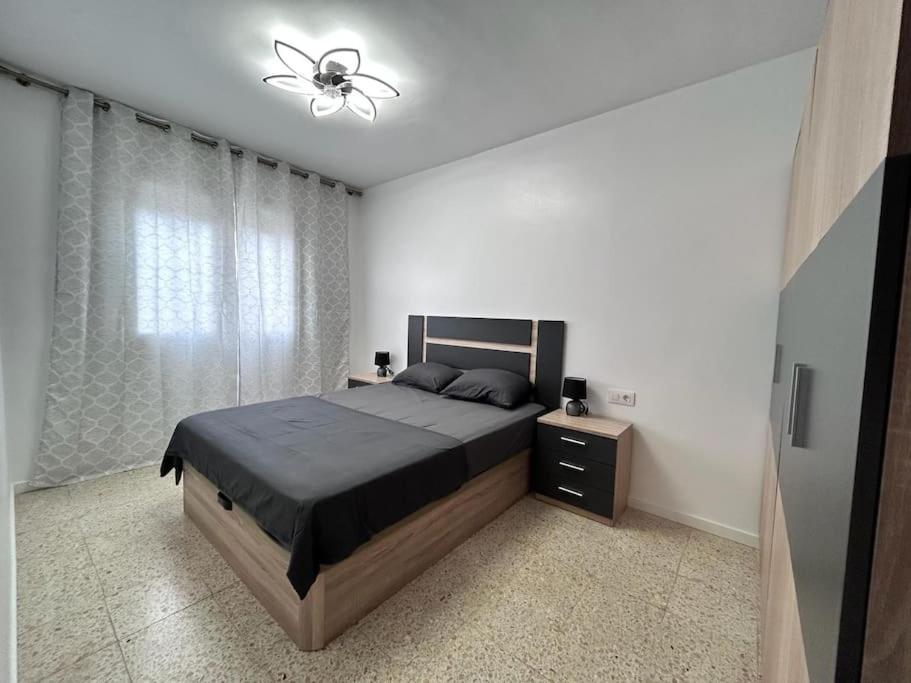 Logement avec vue latérale mer