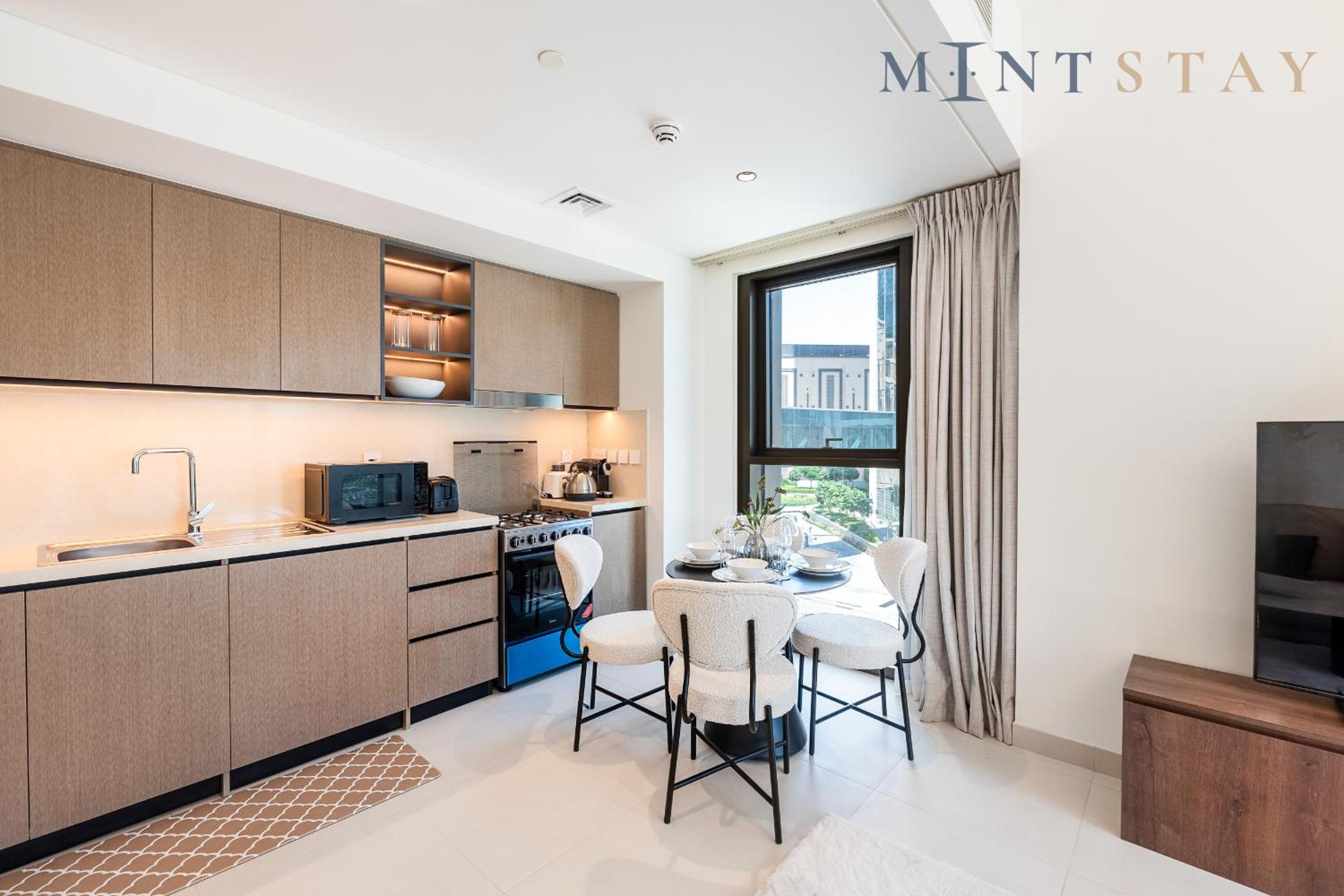 Burj Crown , Downtown Dubai - Mint Stay