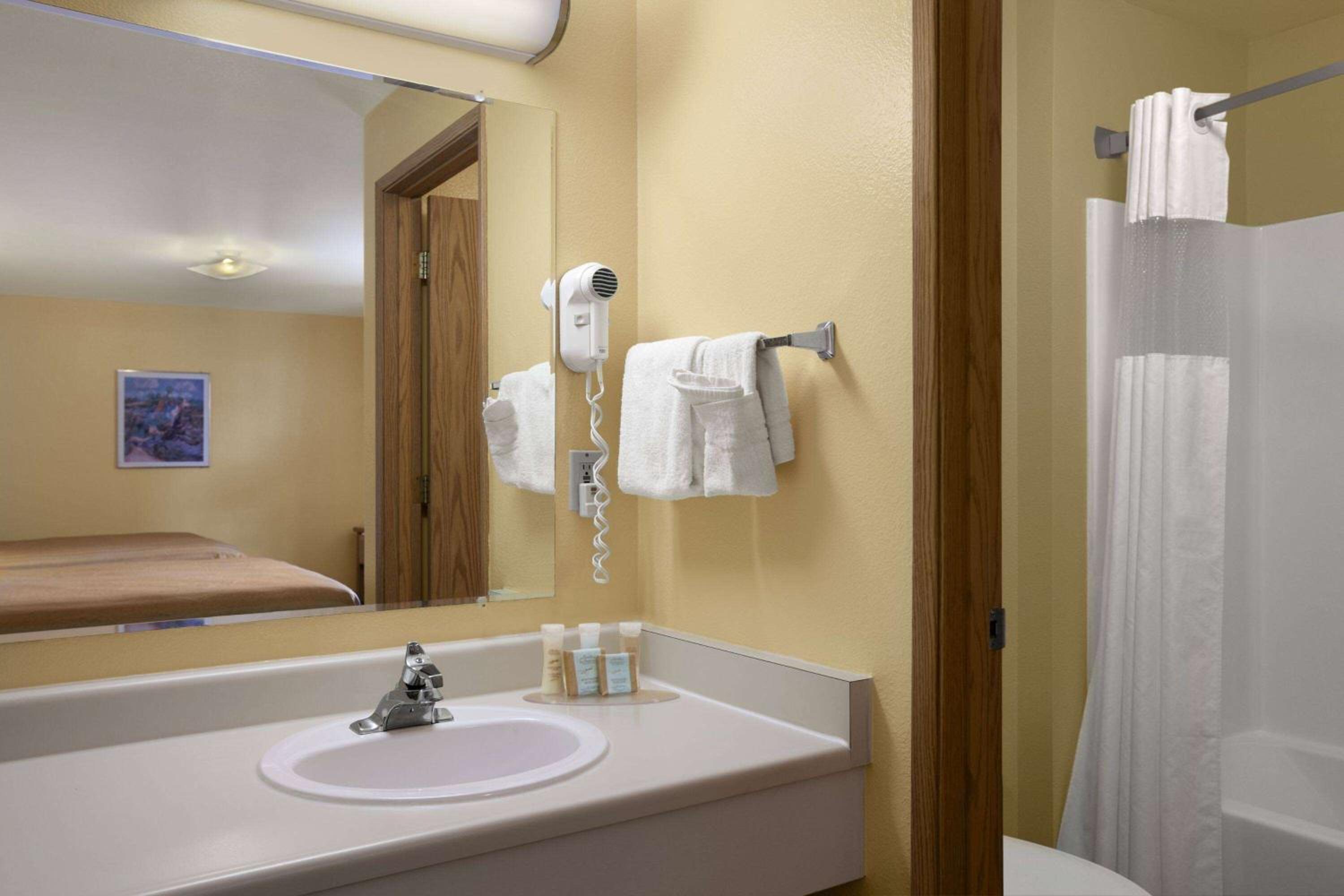 Travelodge by Wyndham Wenatchee view 5