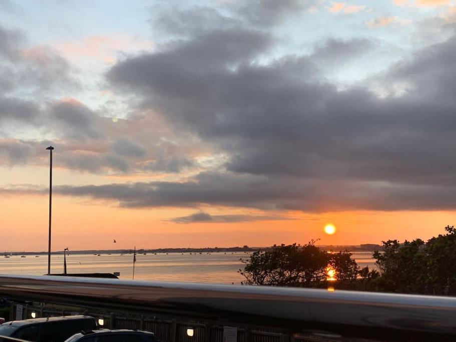 SHOREBANKS - Harbour View Apartment in Sandbanks. view 5