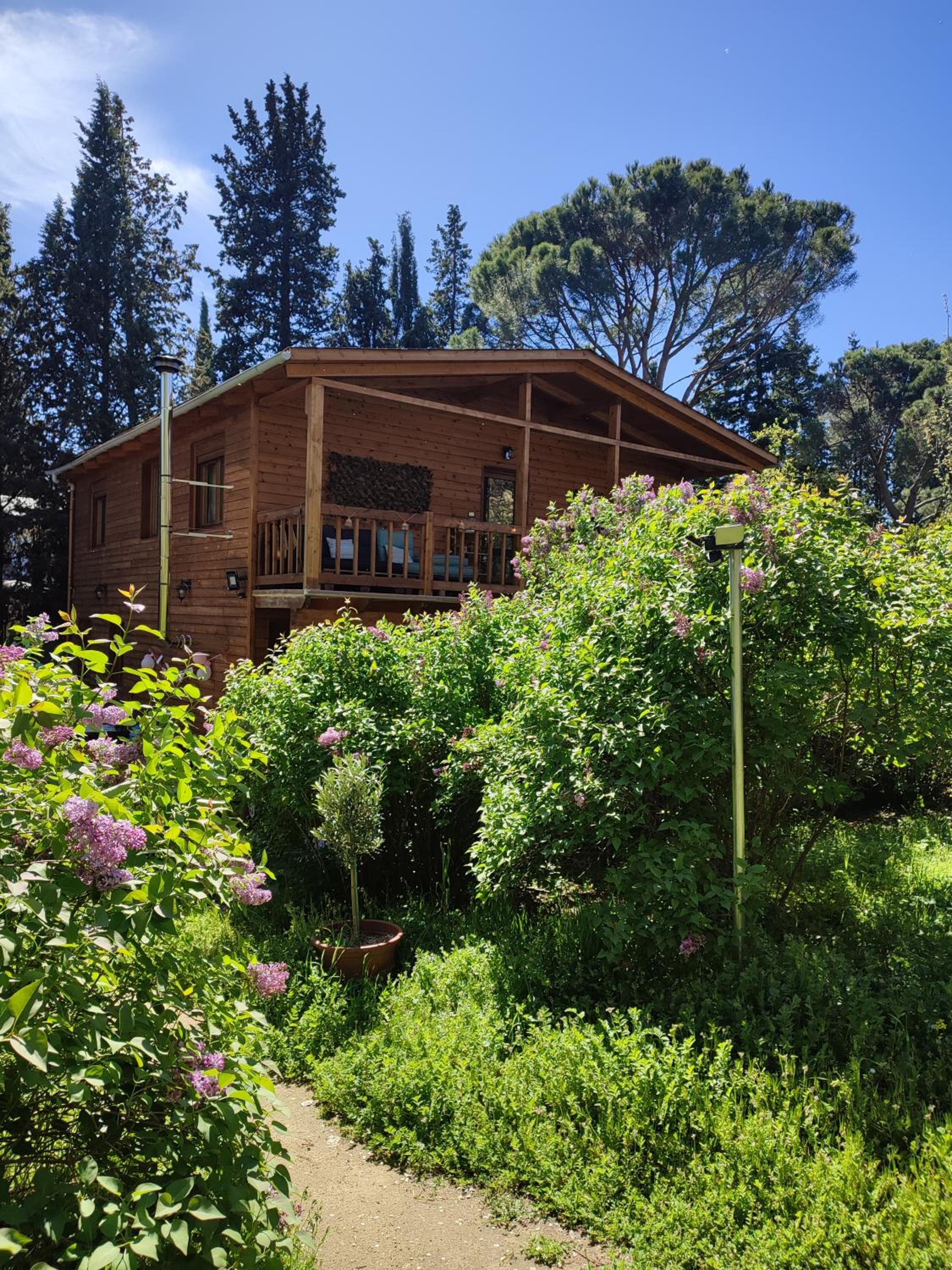 Preciosa cabaña con jardín y barbacoa