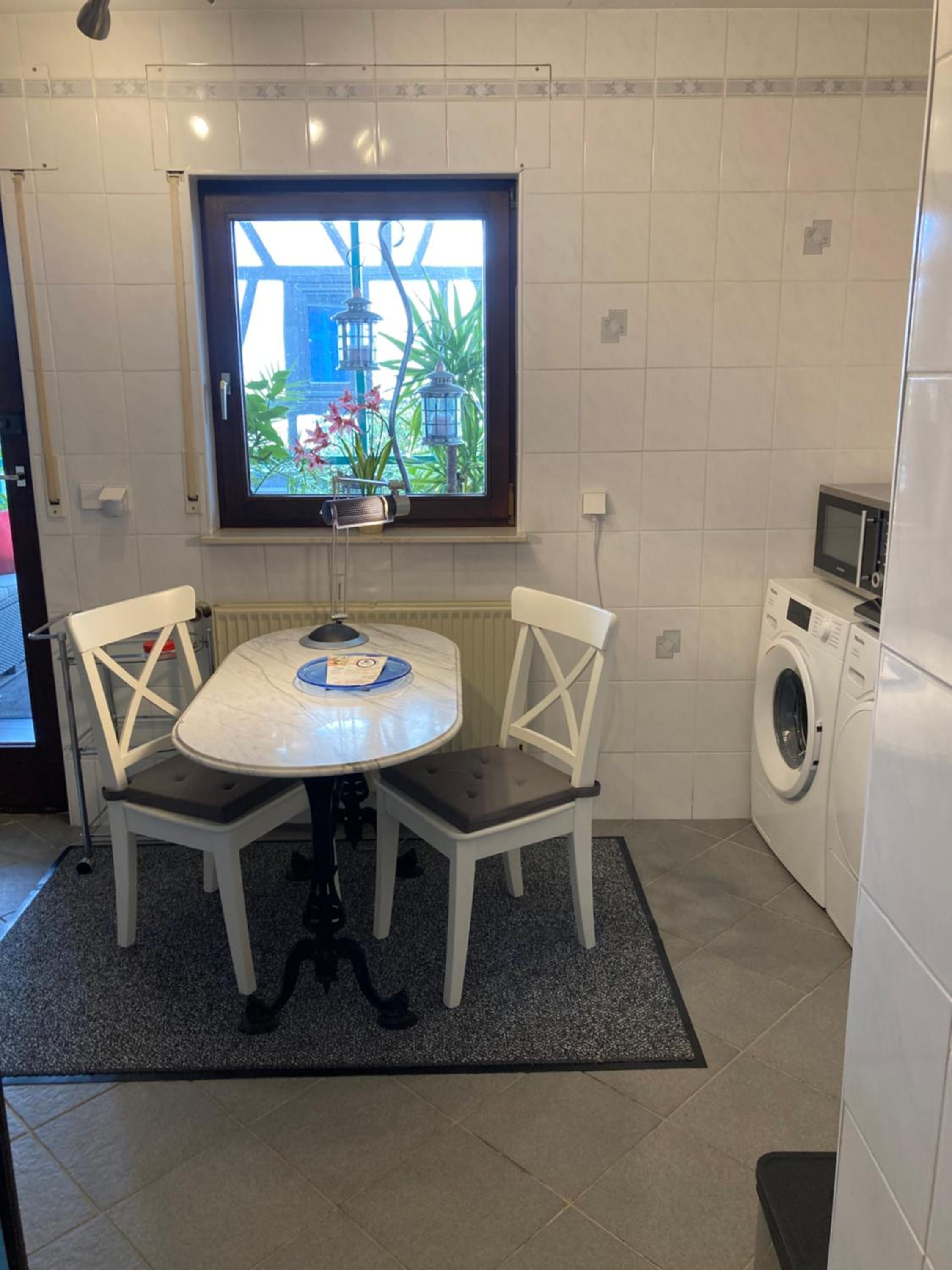 Apartment mit Wintergarten und Terrasse in ruhiger Lage im schönen Taunus