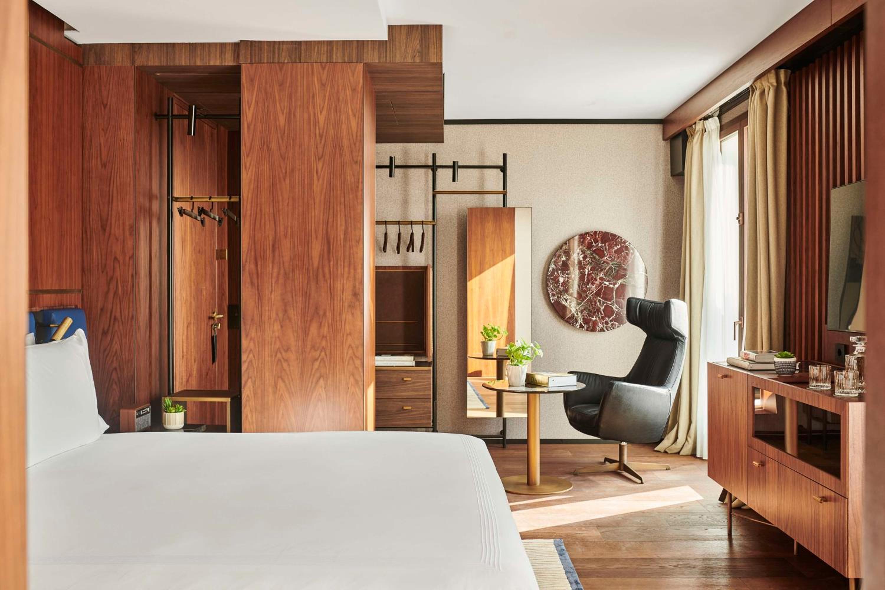 Thompson Madrid, by Hyatt 69
